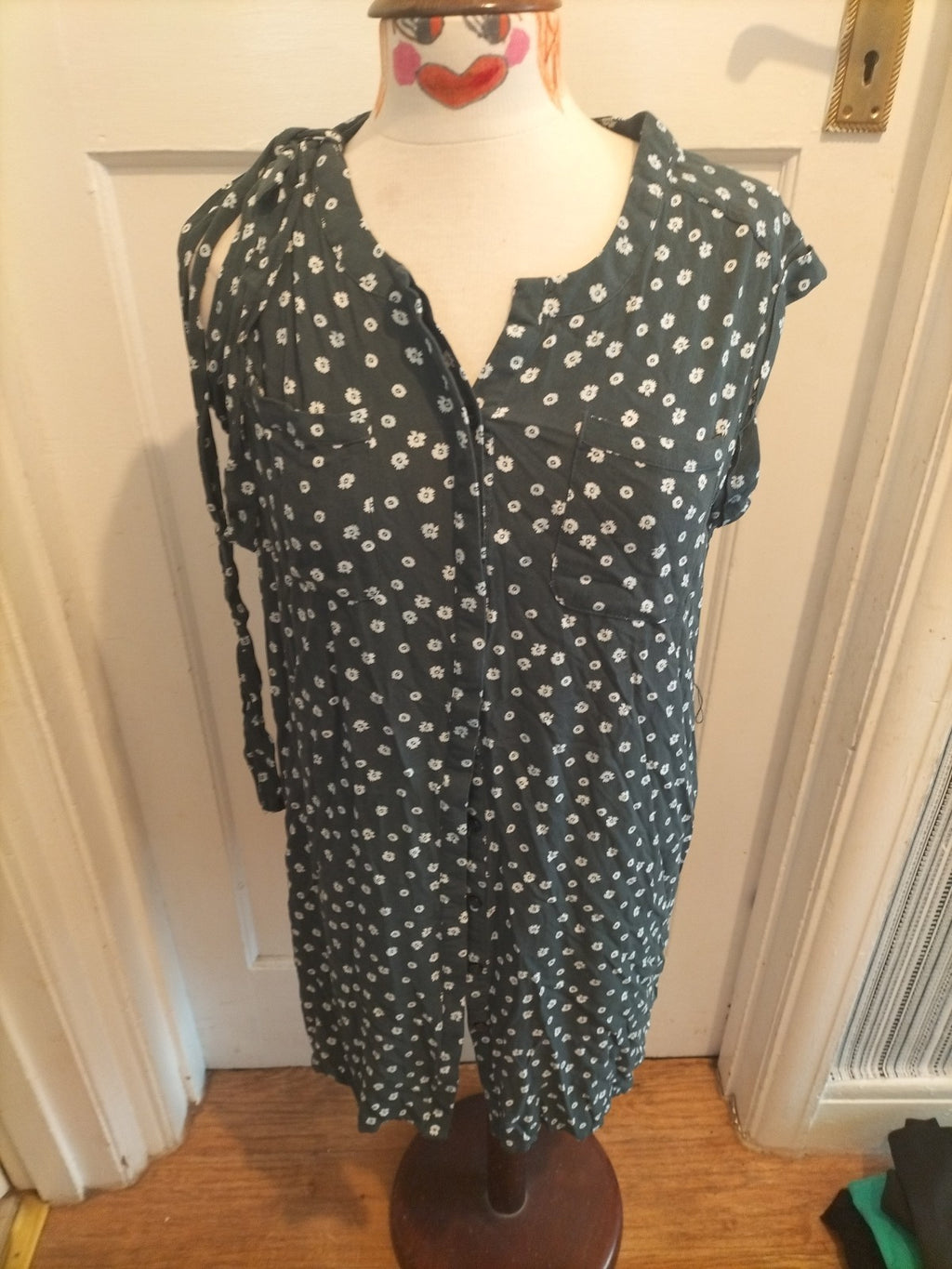 Ladies Mix Size 14 Navy/White Sleeveless Blouse
