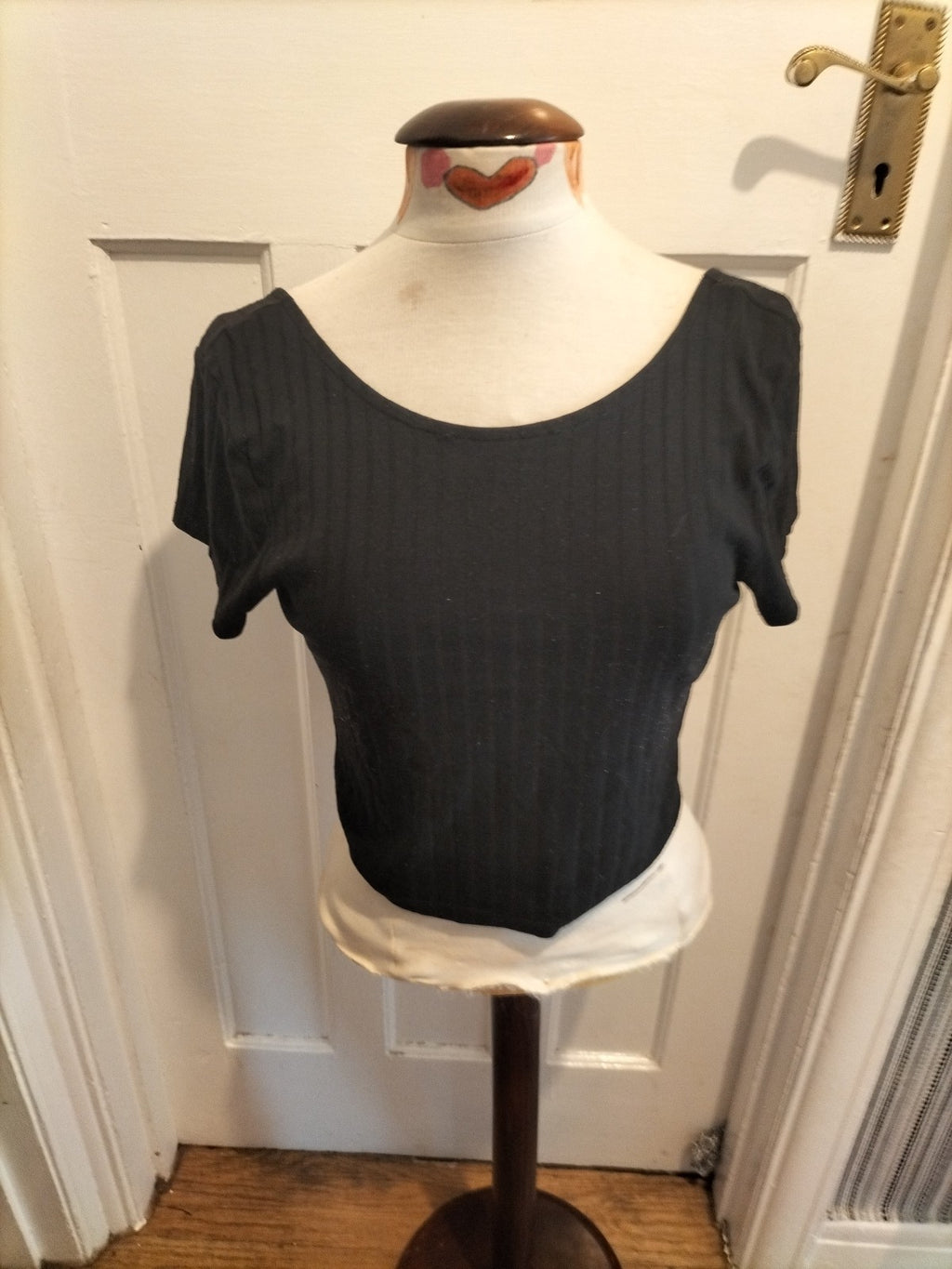 Ladies New Look Size 14 Black Short Sleeved Crop Top