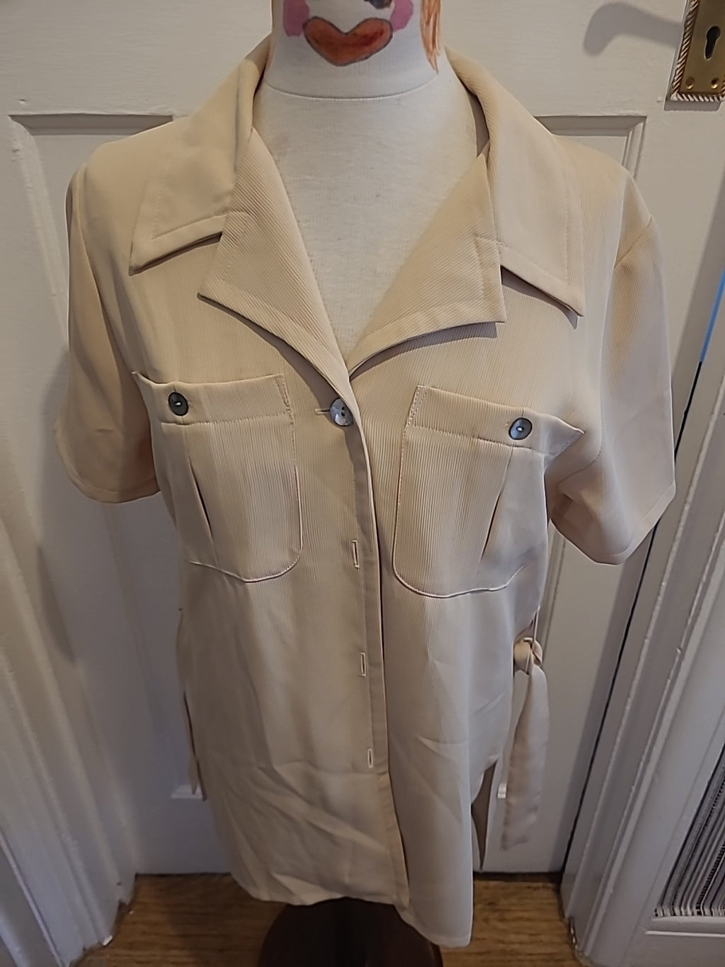 Ladies Sara Neal Size 10-12 Camel/Beige Short Sleeved Blouse