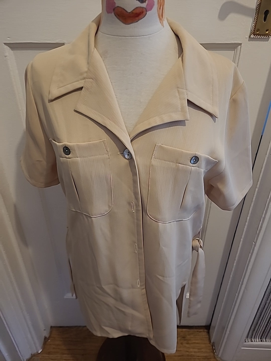 Ladies Sara Neal Size 10-12 Camel/Beige Short Sleeved Blouse