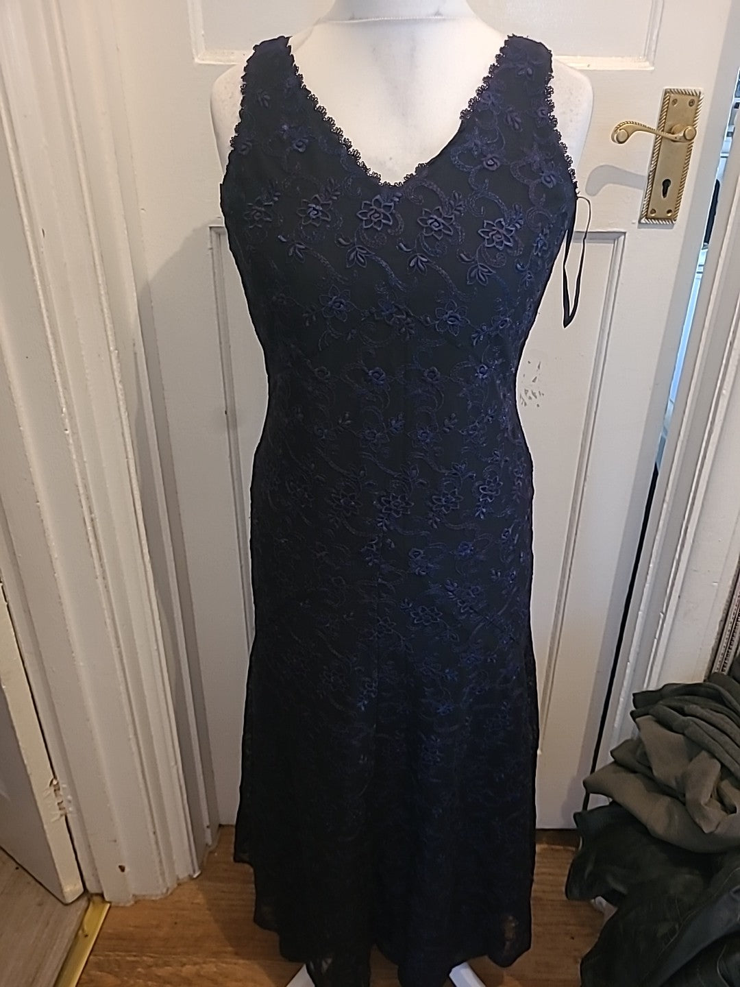 Ladies Laura Ashley Size 10 Black/Purple/Blue Lined Sleeveless Dress