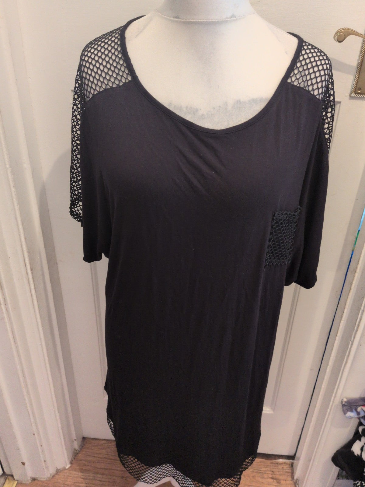 Ladies Size 24 Black Short Sleeve T-shirt With Lacey Trim