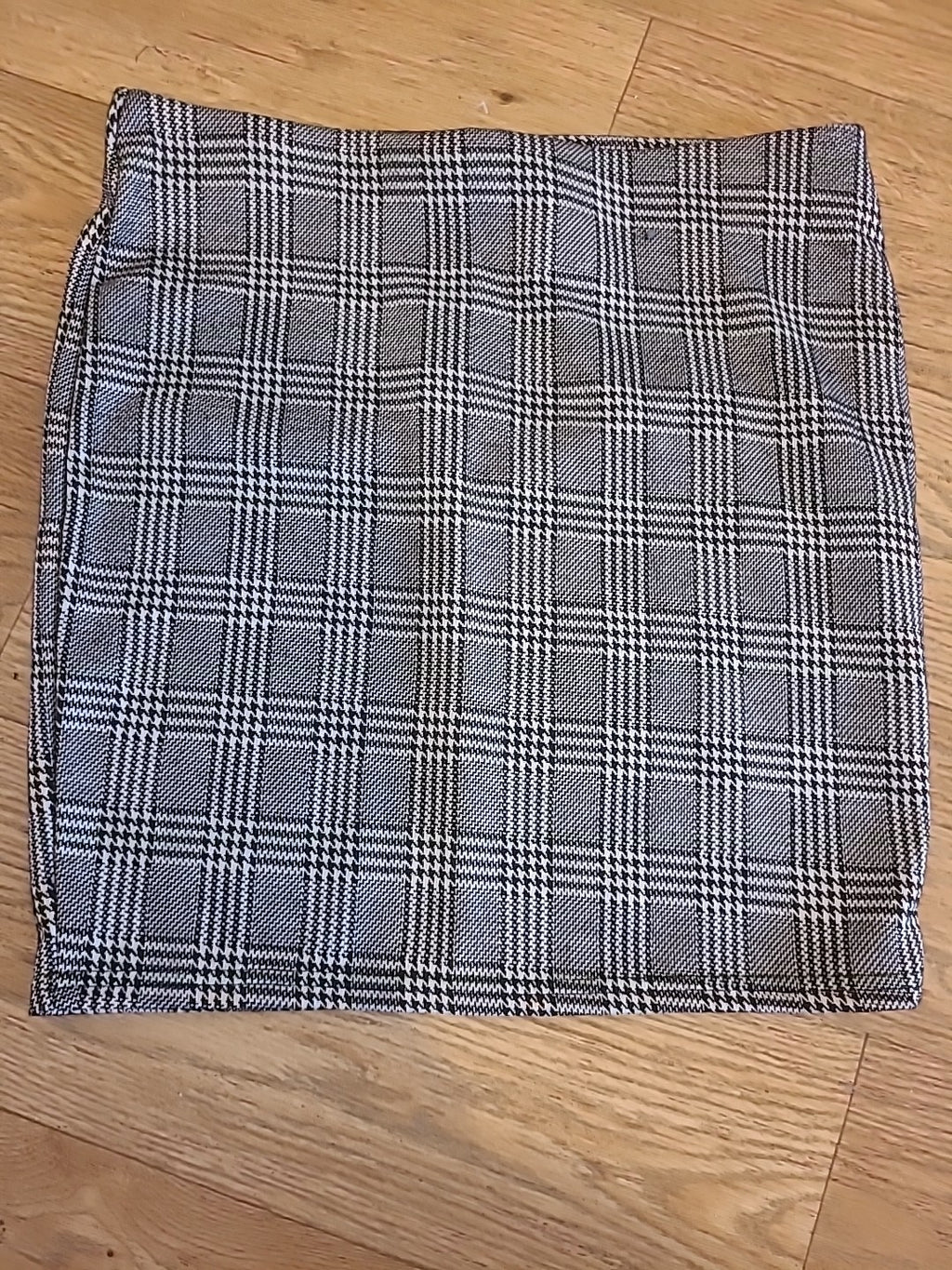 Ladies Primark Size 10 Black/White Check Elasticated Skirt