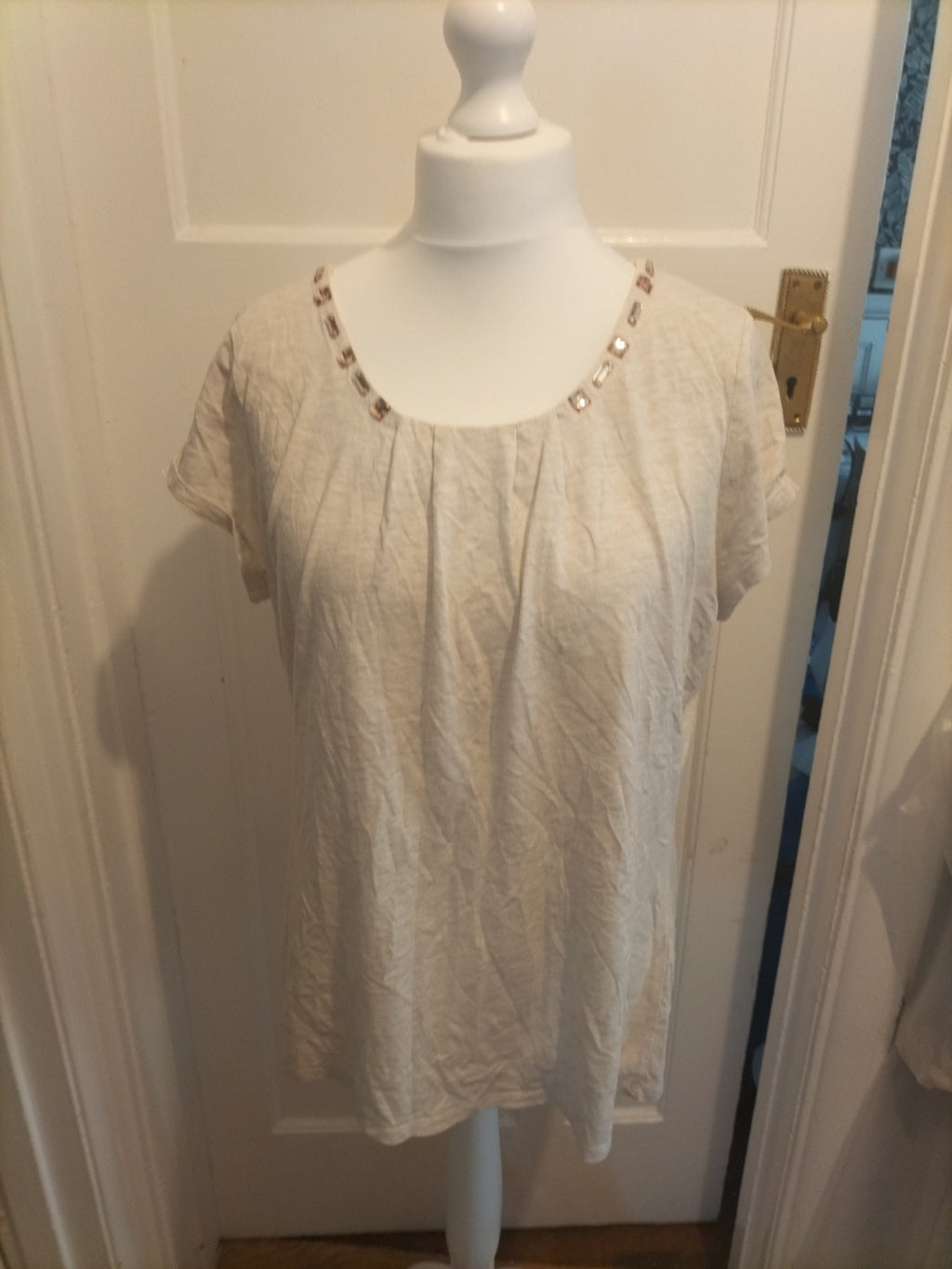 Ladies Moda Size 18 Beige Jewel Neck Tshirt