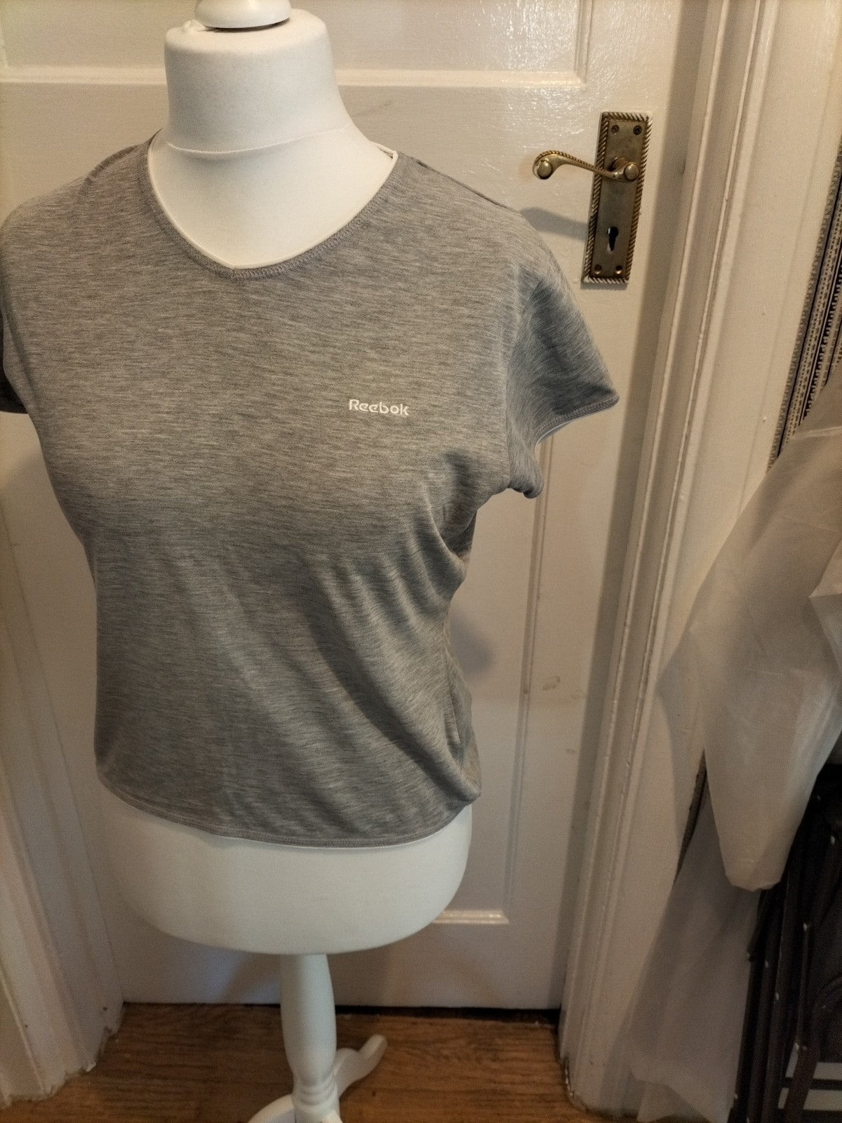 Ladies Reebok Size Small Grey Short Sleeved Tshirt