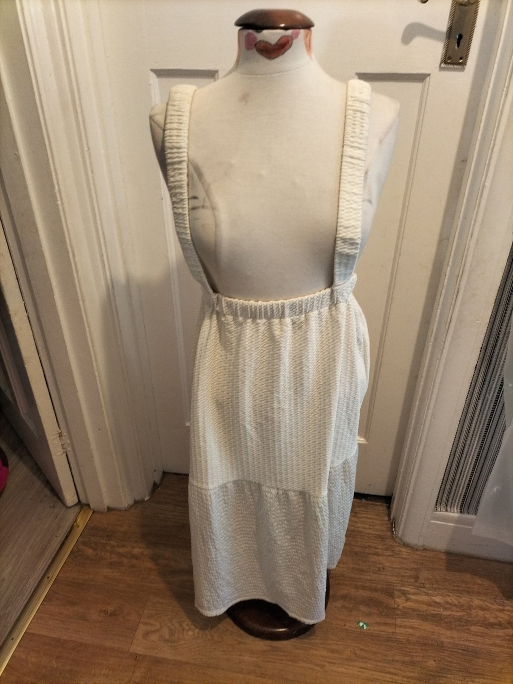 Ladies Asos Size 12 Cream Skirt