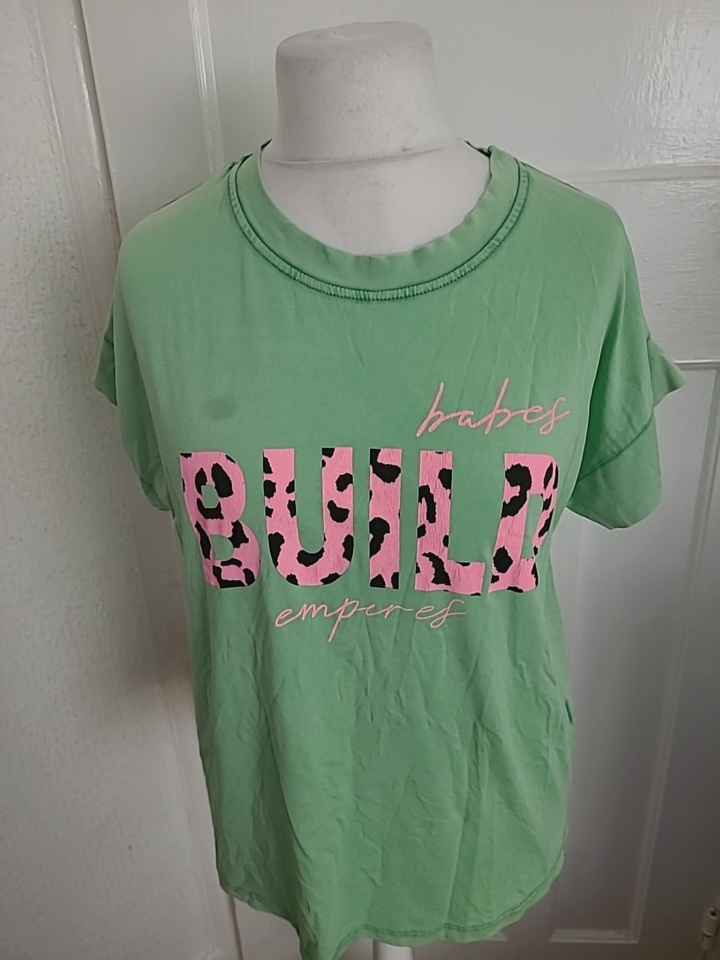 Ladies Size Large Green And Pink Print Short Sleeved Tshirt