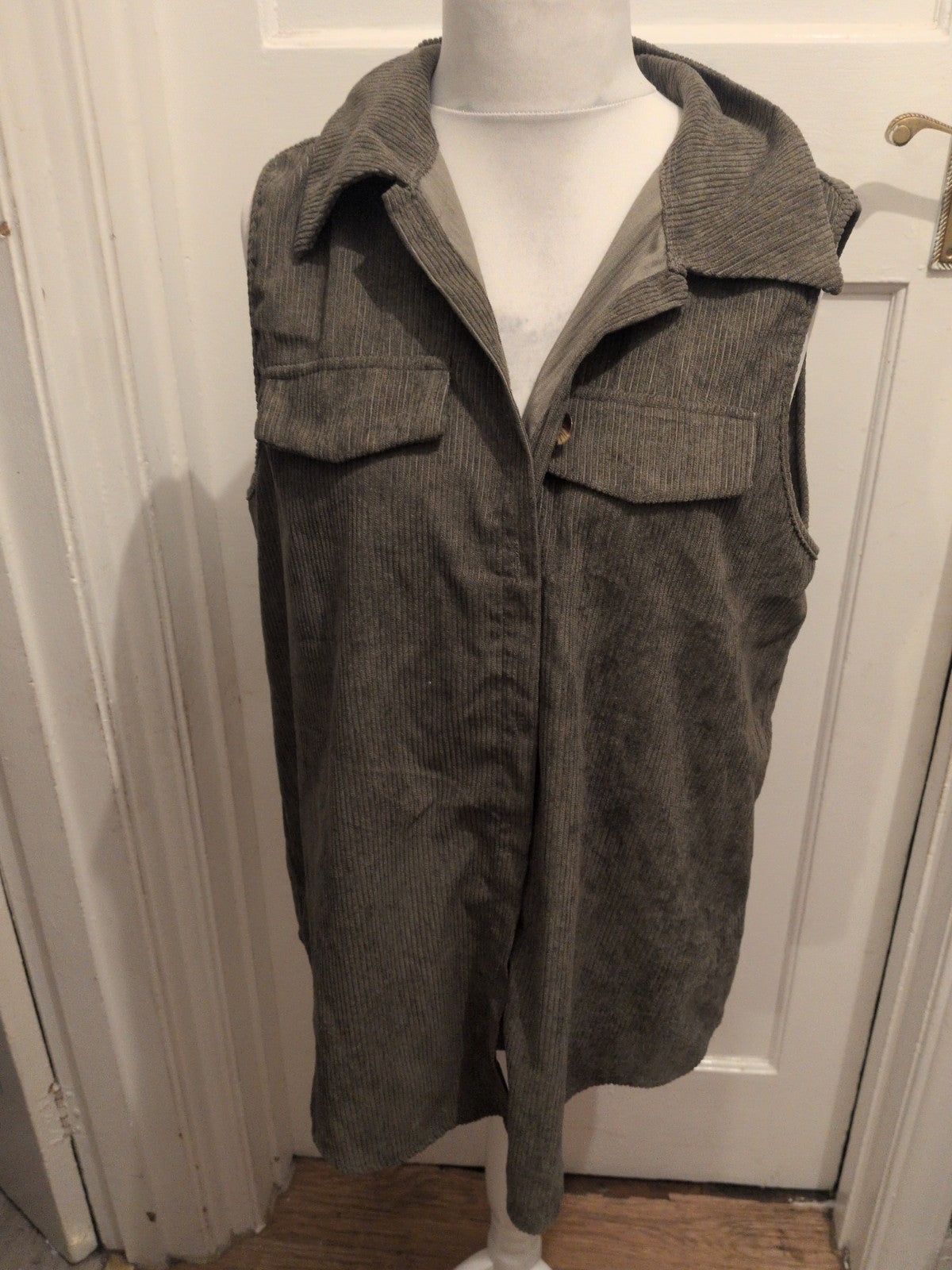Ladies Shein Size XL Green Sleeveless Buttoned Longline Blouse