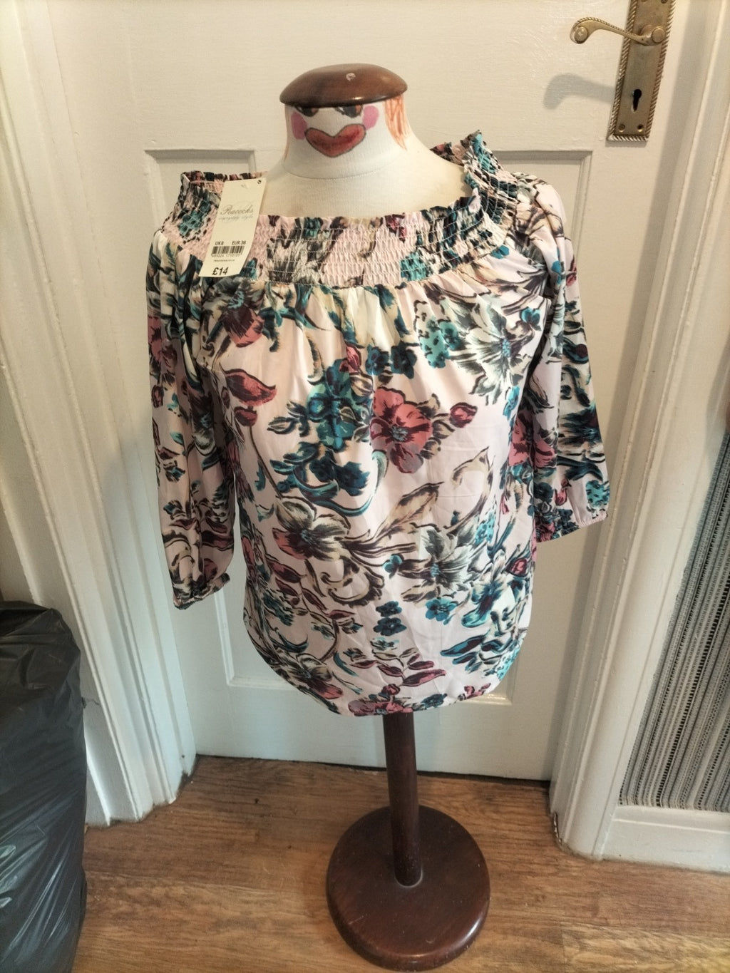 Brand New Ladies Peacocks Size 8 Floral Long Sleeved Tshirt