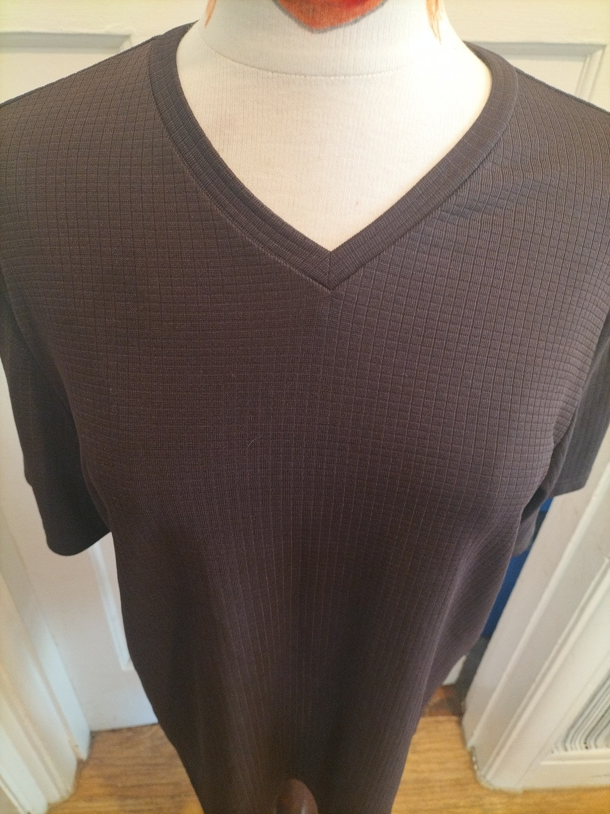 Mens Burton Size Medium Brown Short Sleeved Tshirt