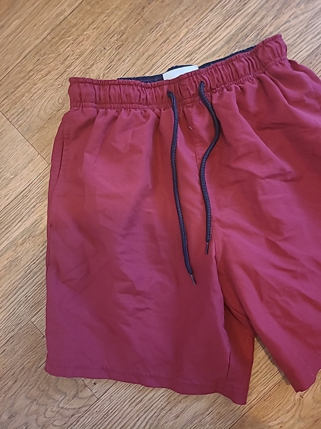 Mens Moutain Warehouse Size Small Red Mesh Lined Shorts