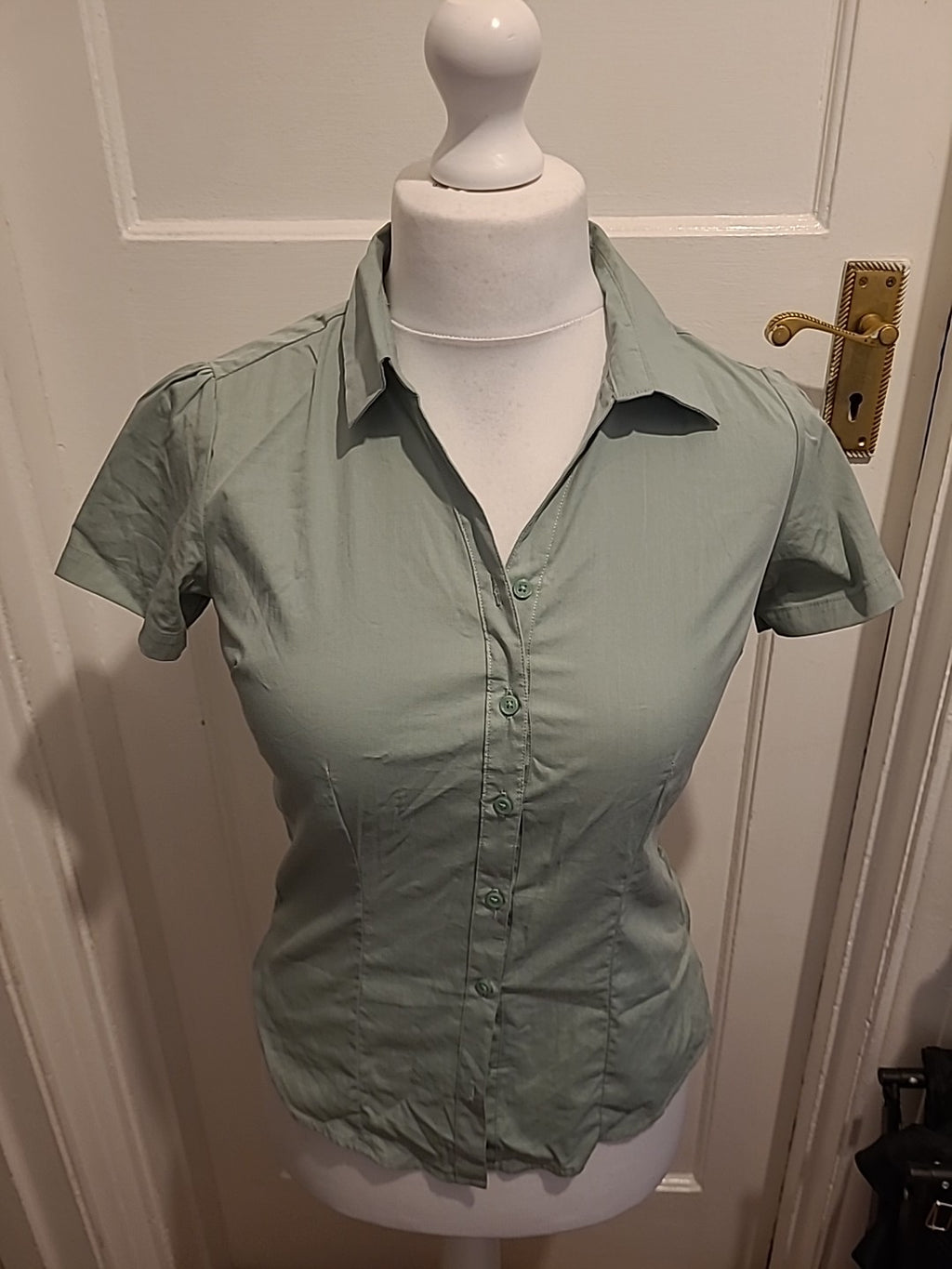 Ladies Max Size 8 Green Short Sleeved Blouse