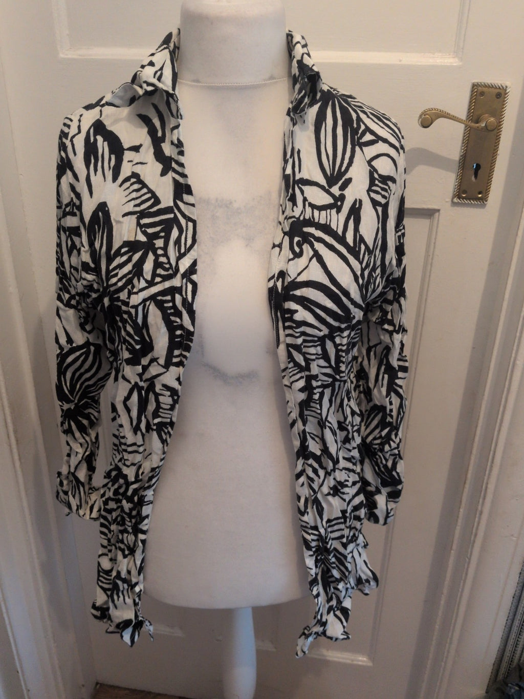 Spirito 16 Black And White Short Sleeve Shirt