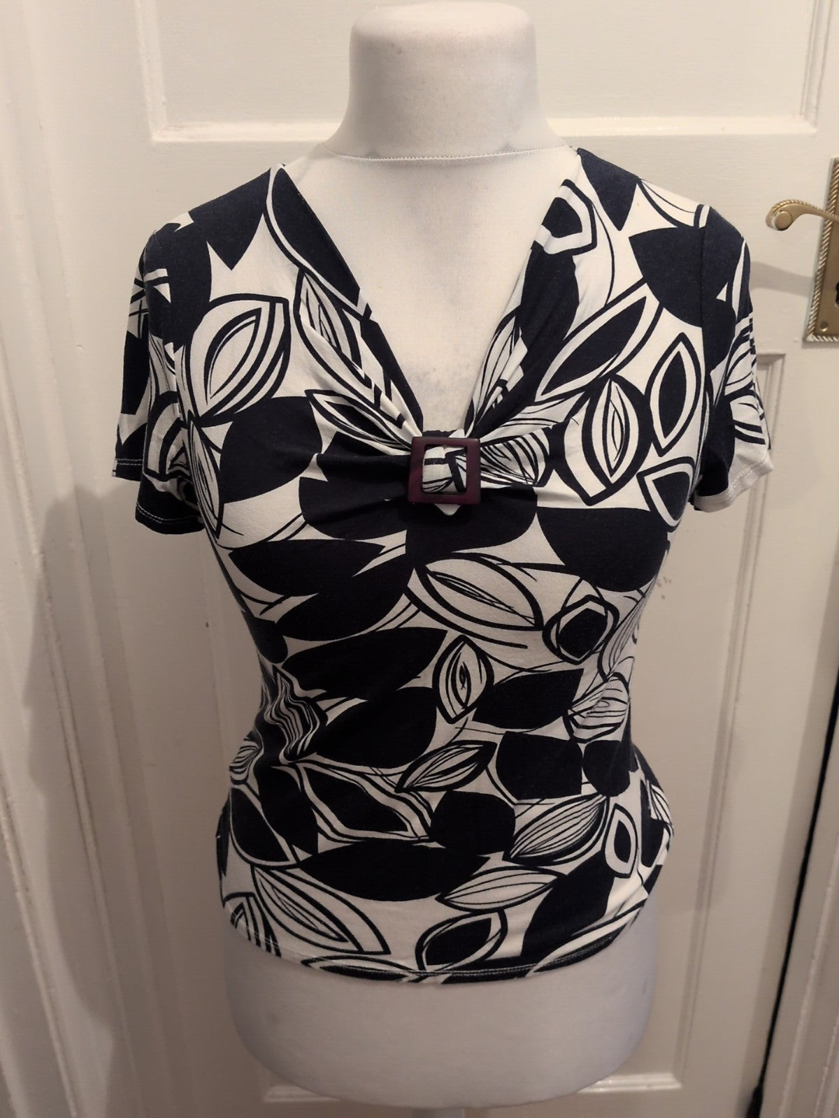 Cc Small Navy And White V Neck Short Sleeve Blouse