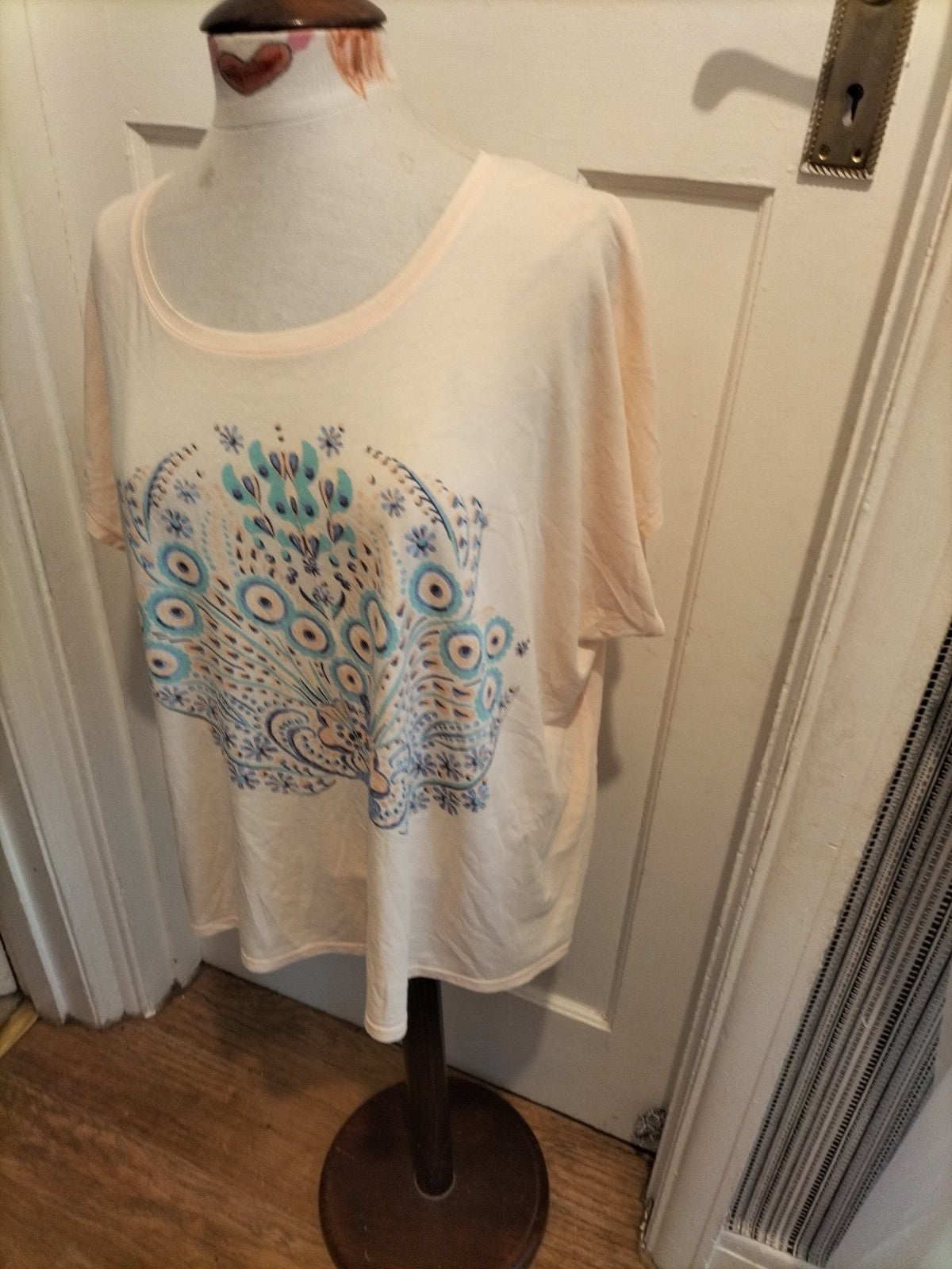 Ladies Indigo Size 20 Peacock Tshirt(slight Bobbling)