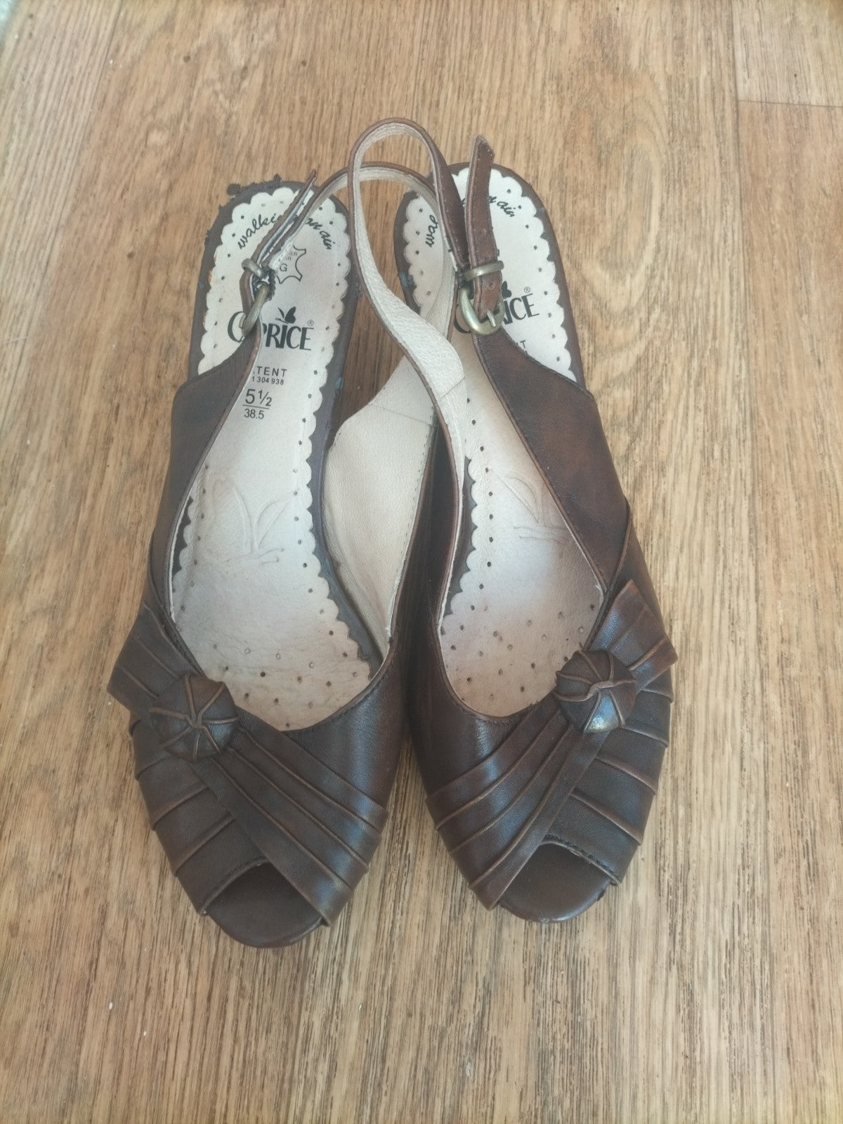 Ladies Caprice Size 5.5 Brown Small Heel Slip On Sandel