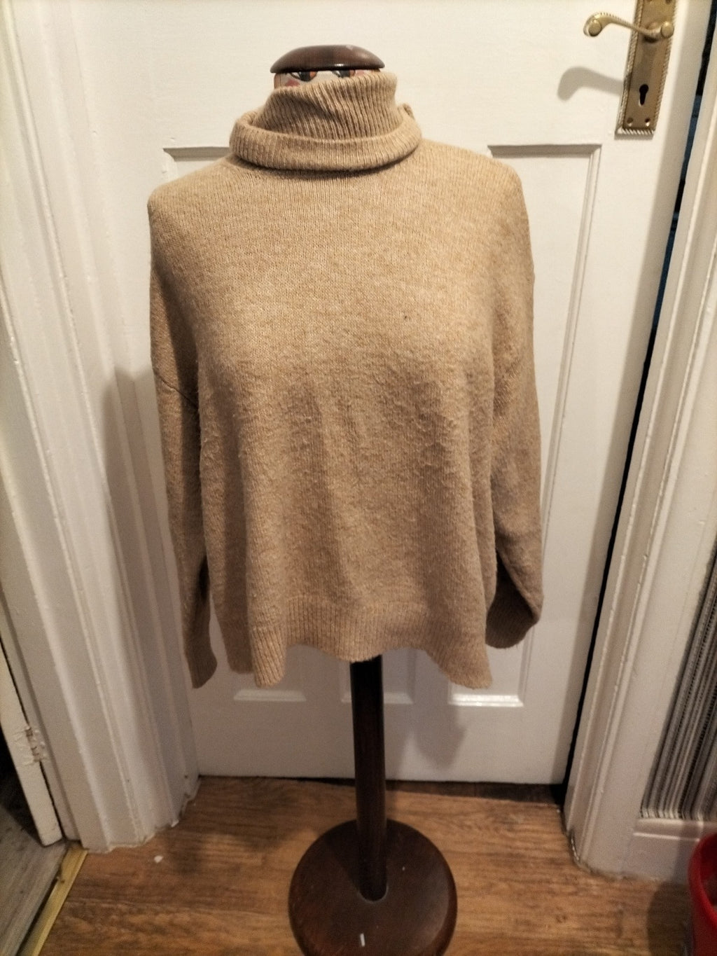Ladies New Look Size Medium Beige Ribbed Long Sleeved Pullover Jumper