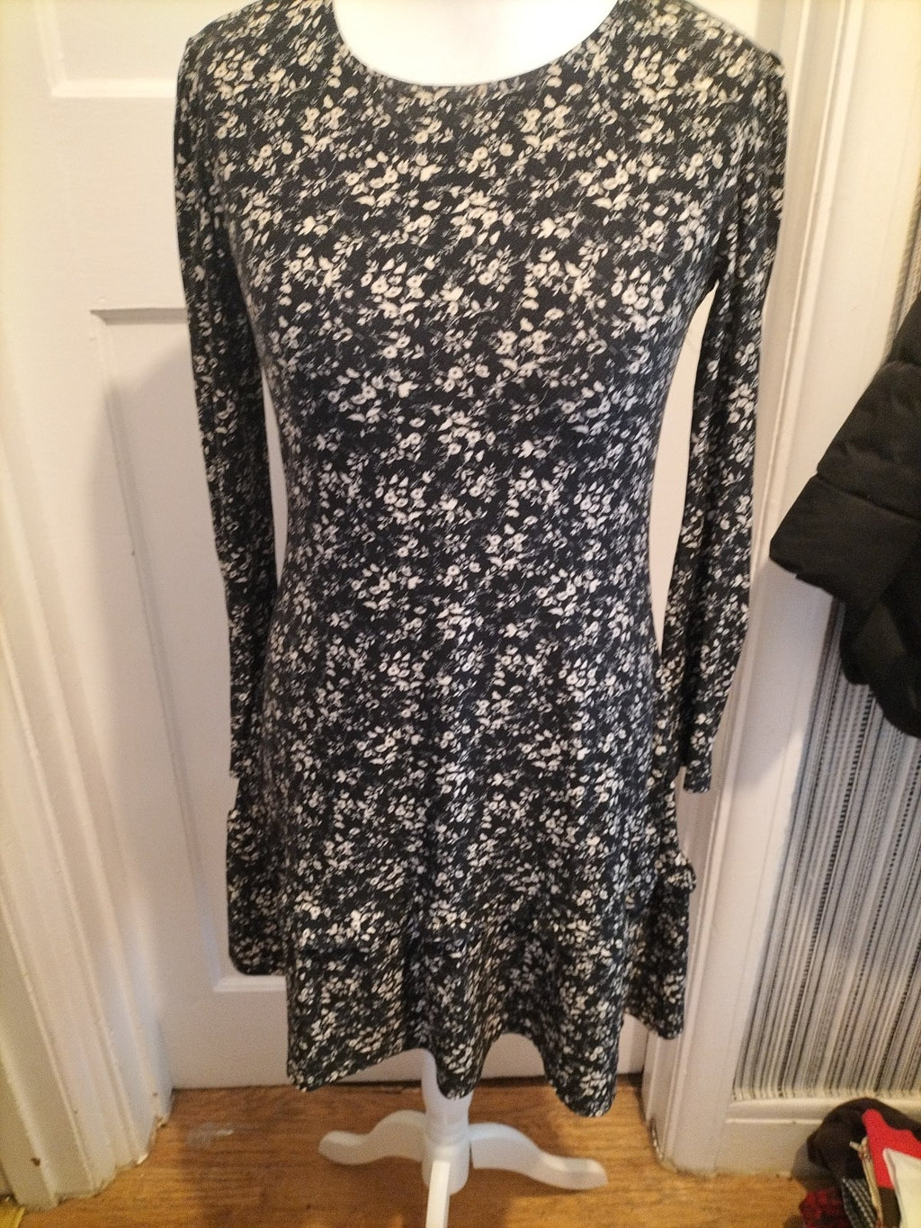 Ladies Primark Size 10 Black And White Floral Long Sleeved Dress