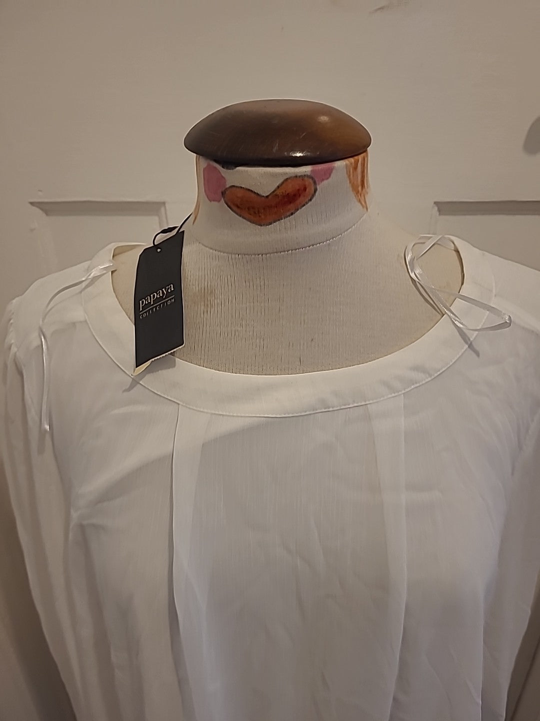 Brand New Ladies Papaya Size 20 Ivory Long Sleeved Blouse