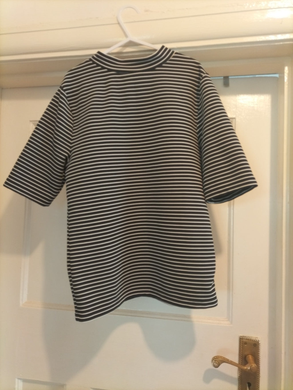 Ladies H+M Size Small Black White Striped Short Sleeved Tshirt