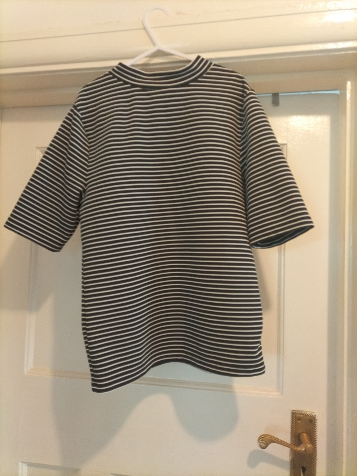 Ladies H+M Size Small Black White Striped Short Sleeved Tshirt