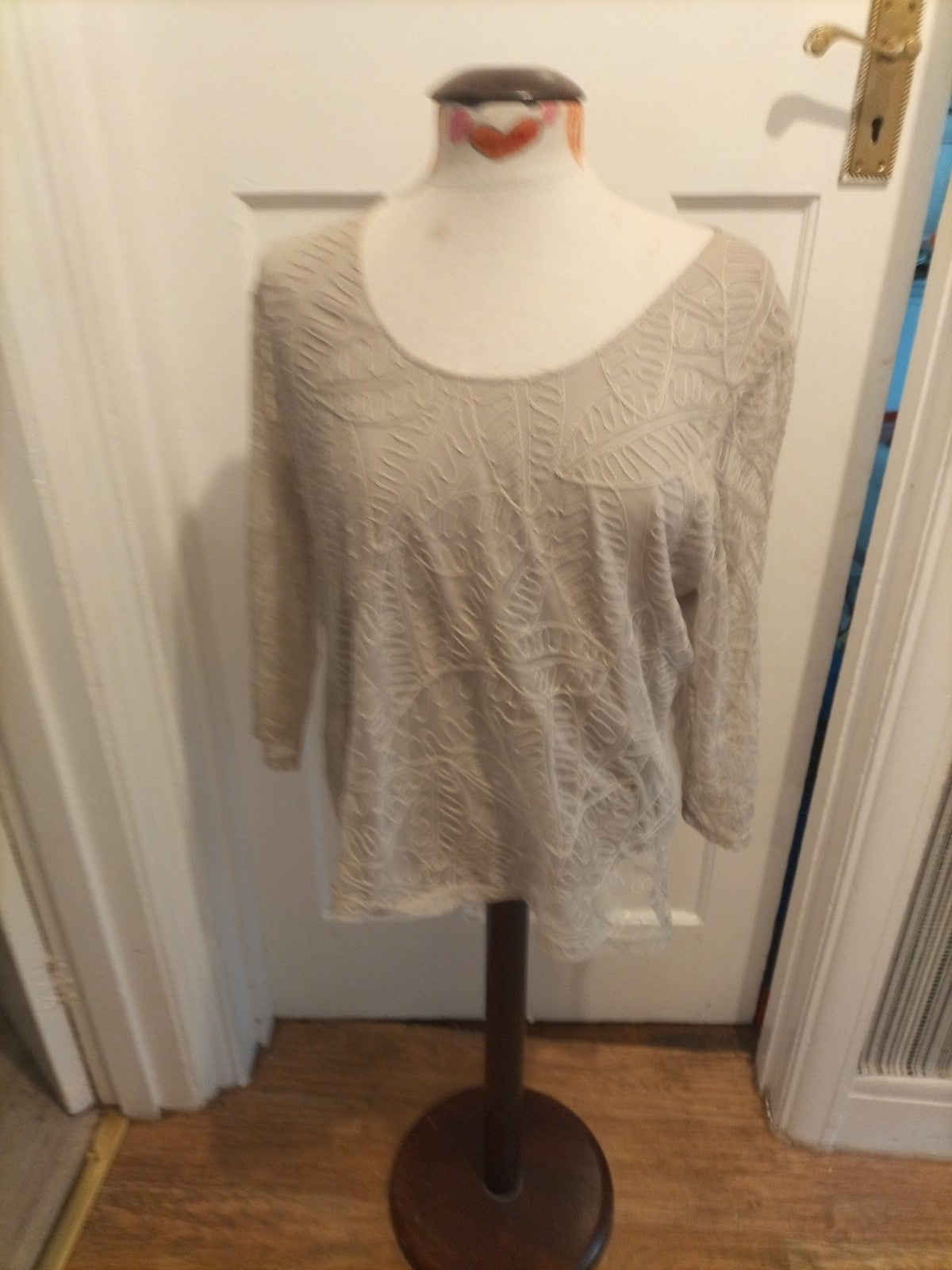Ladies Jacques Vert Size Large Beige Mesh Long Sleeved Blouse