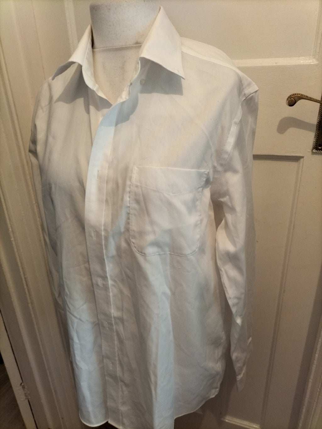 Mens Eddie Bauer Size Large White Long Sleeved Shirt Relaxed Fit Marked Neck