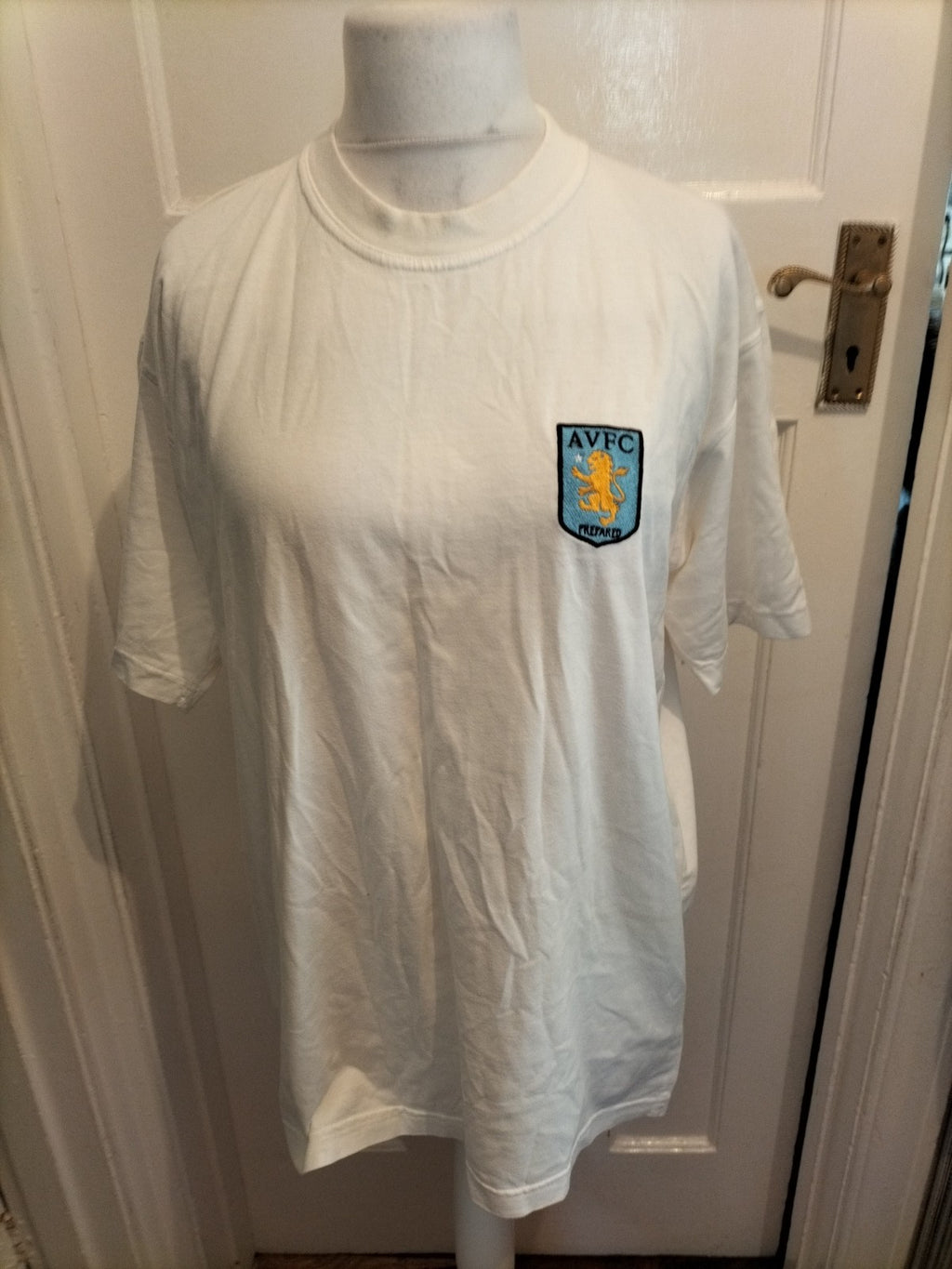 Mens AVFC Size 3XL White Tshirt Short Sleeved