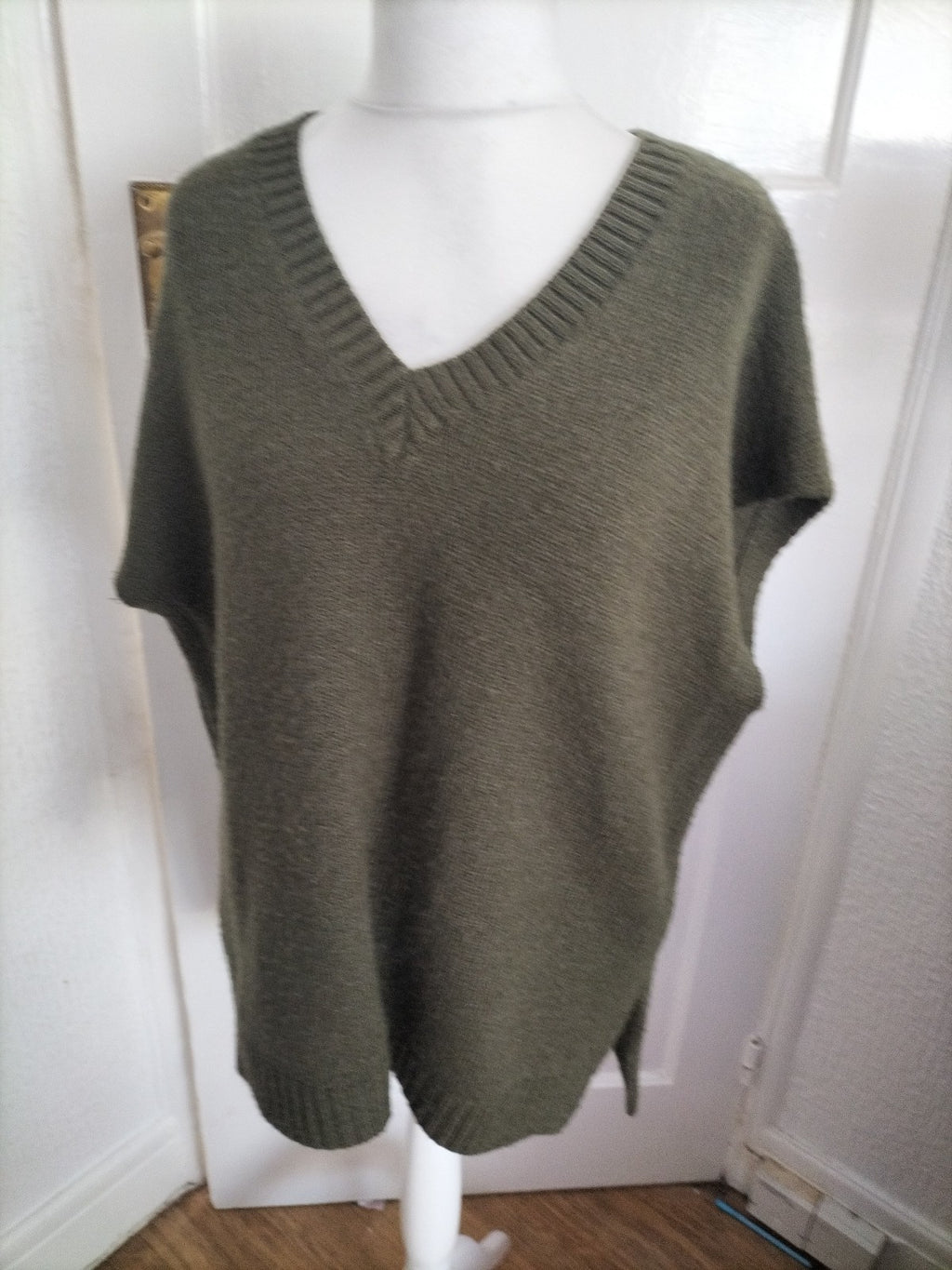 Mens Peacocks Size M Green V Neck Short Sleeved Jumper