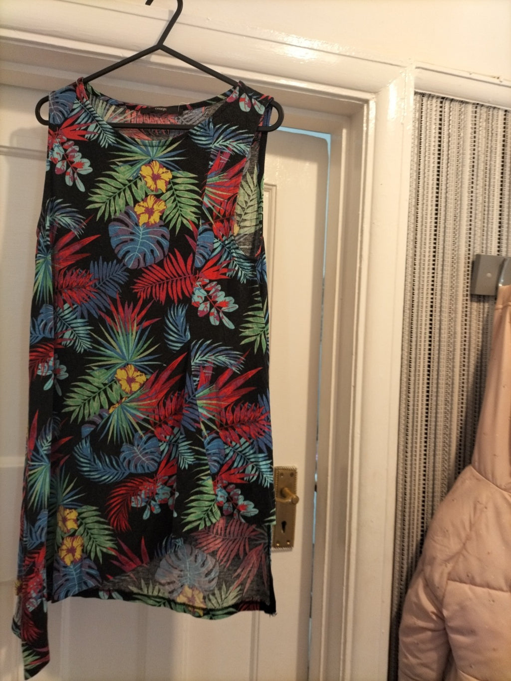 Ladies George Size 8 Multi Floral Aysmetric Hem Sleeveless Tshirt