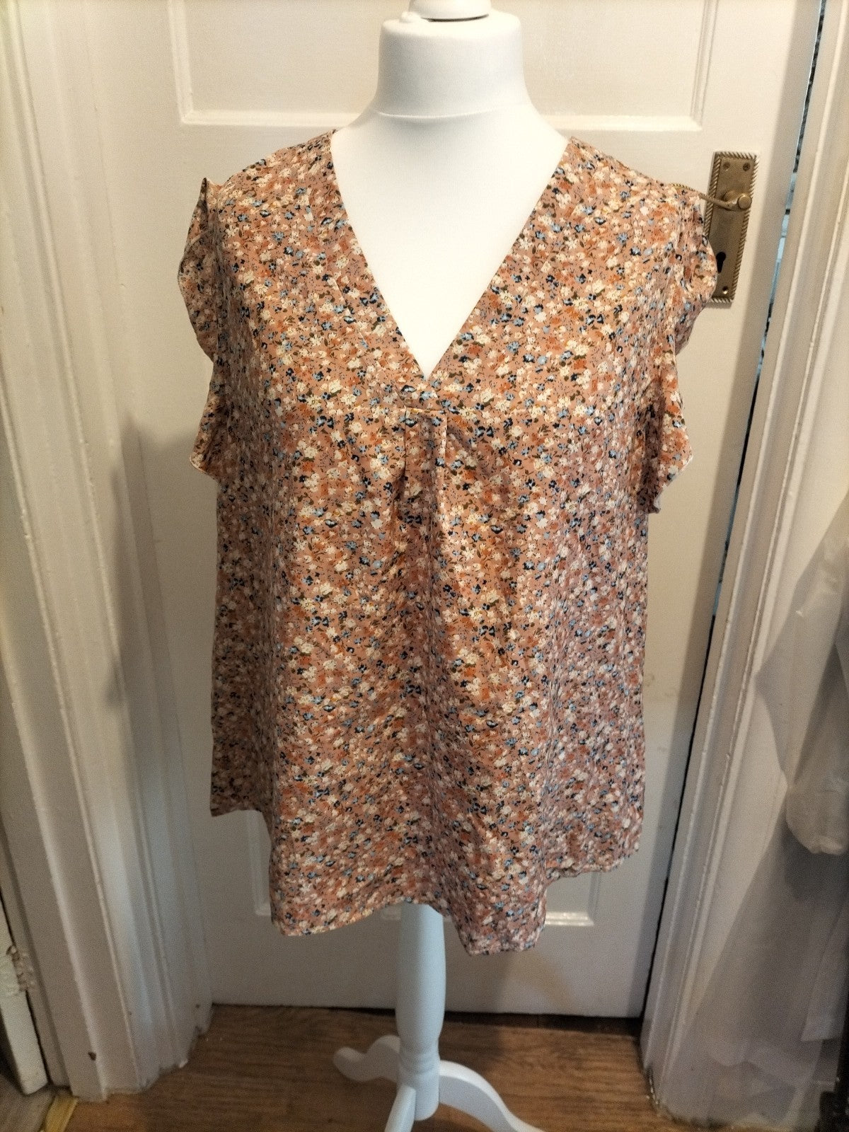Ladies Shein Size 3XL Salmon Short Sleeved Floral Blouse