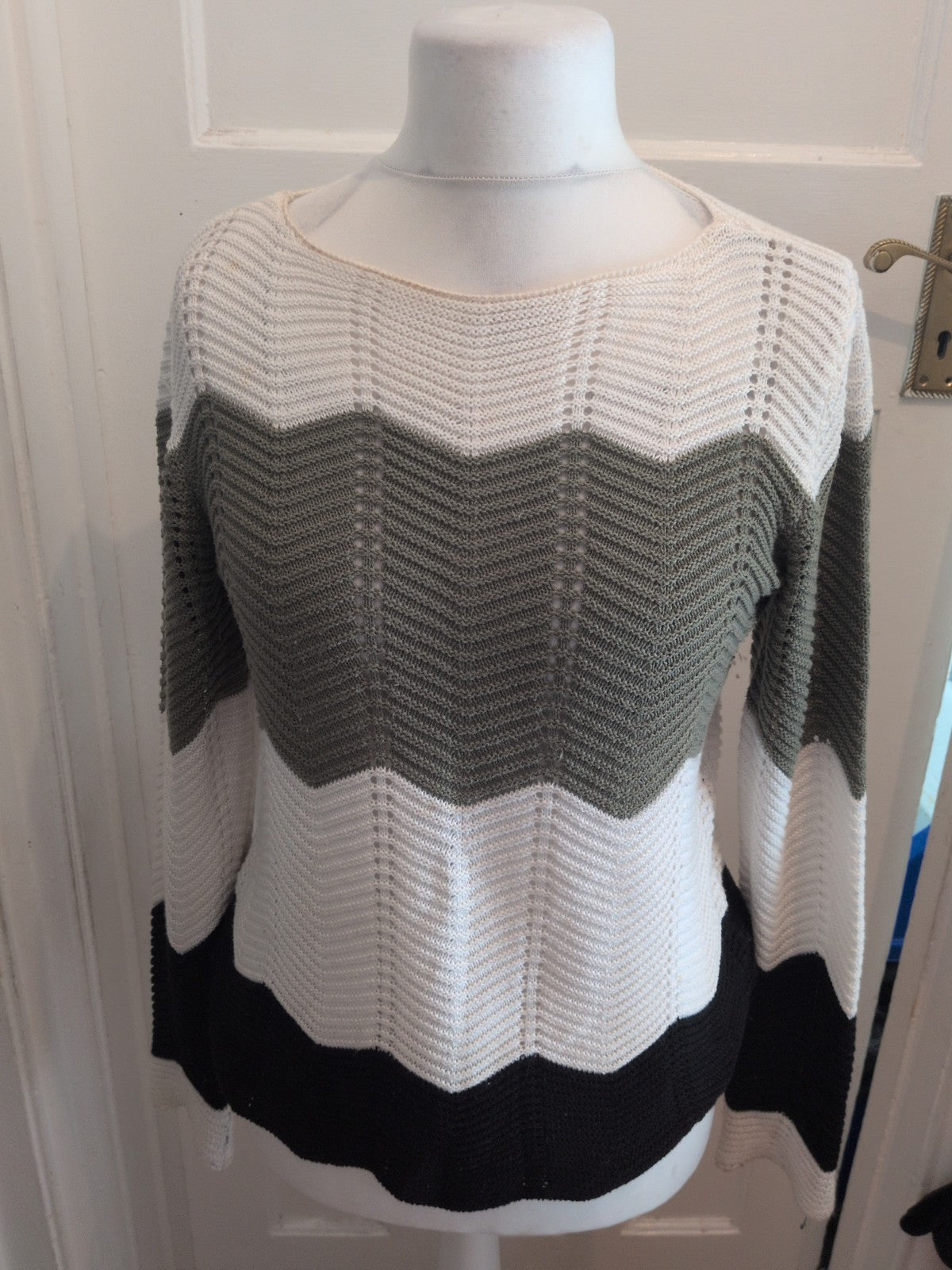 Select Medium Green White Black Pullover Jumper