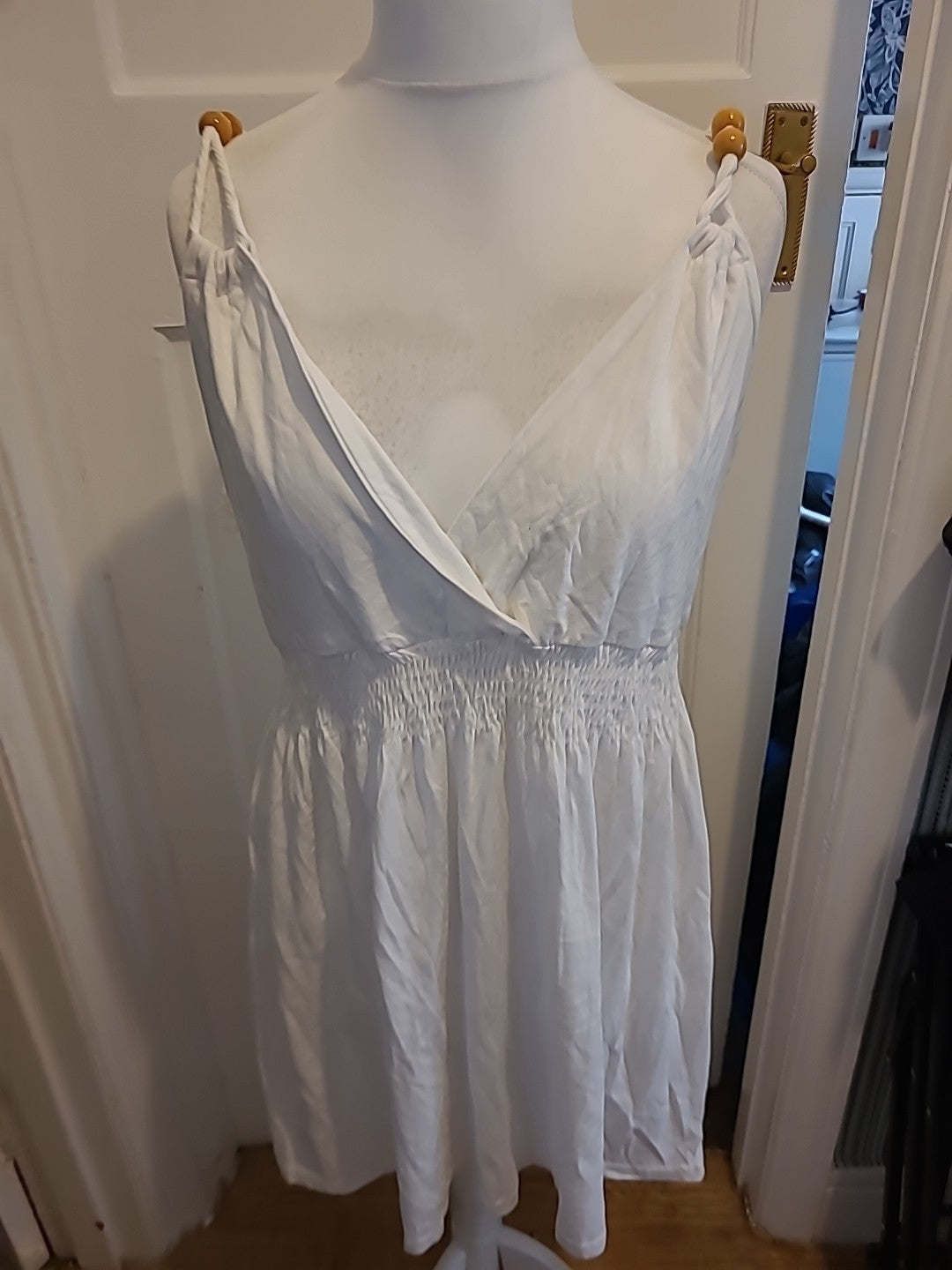 Ladies Evie Size 18-20 White Sleeveless Elasticated Waist Dress