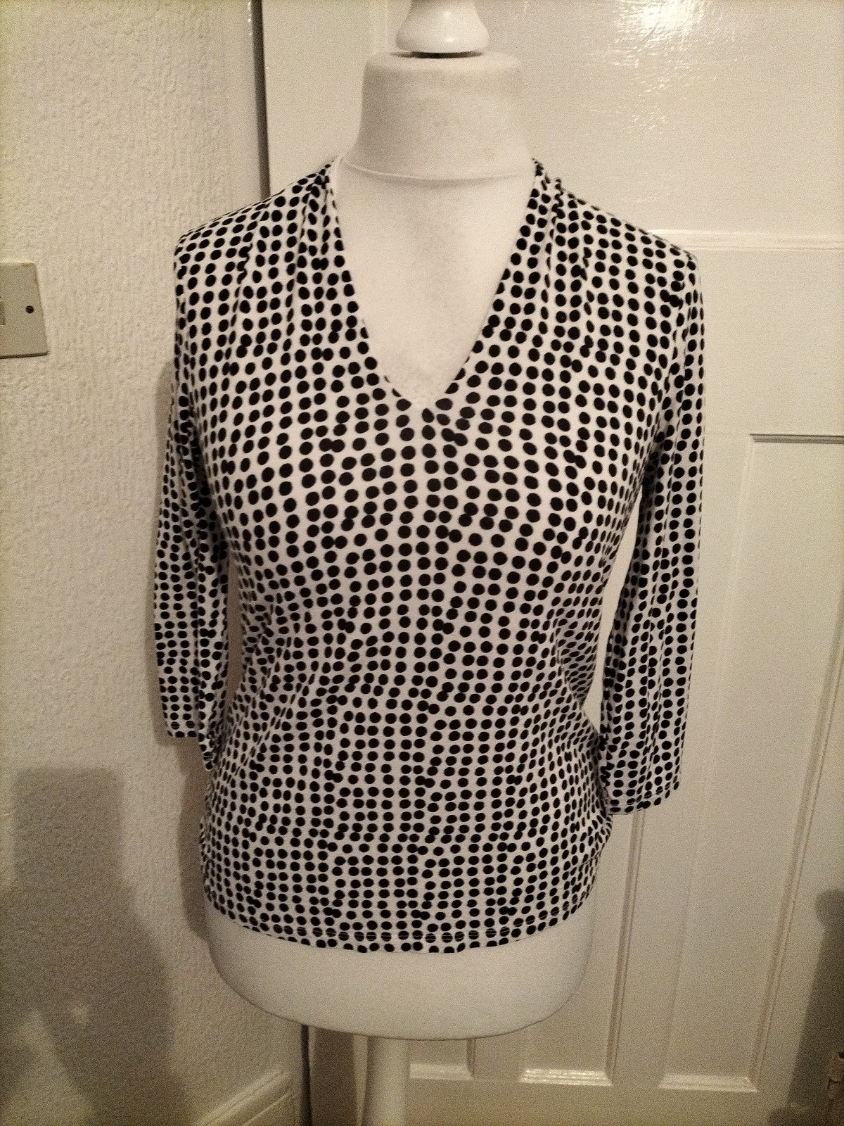 Ladies Hobbs Size Medium Spotted Long Sleeved Blouse