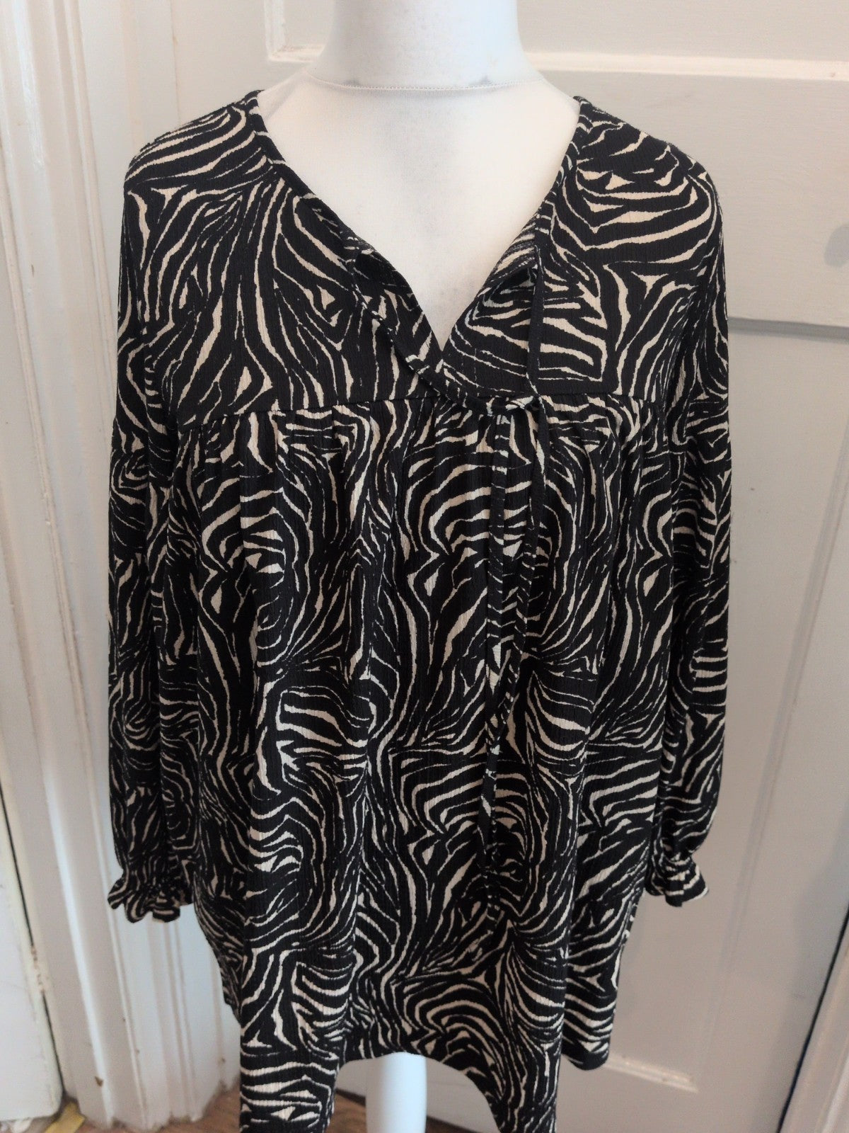 Next 10 Black And Cream Oversized Blouse Long Sleeve