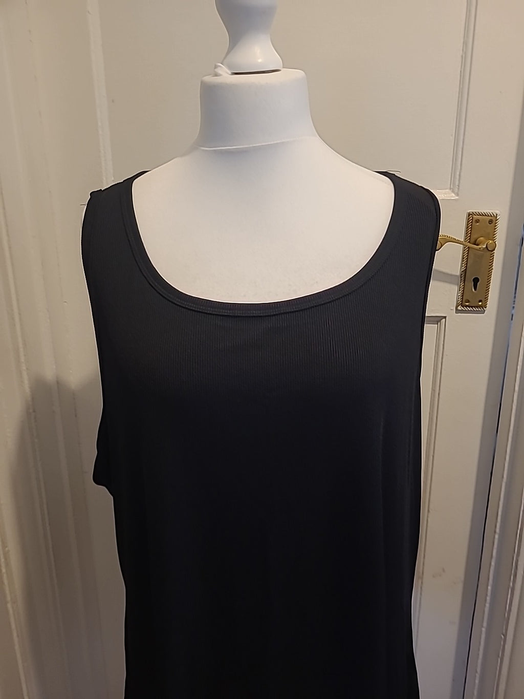 Ladies Size 7XL Black Scoop Sleeveless Top