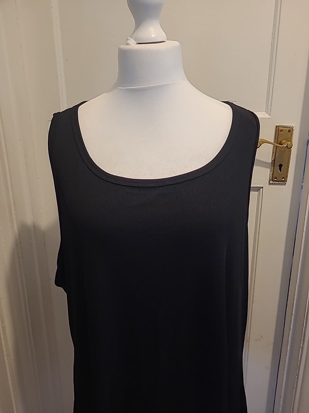 Ladies Size 7XL Black Scoop Sleeveless Top