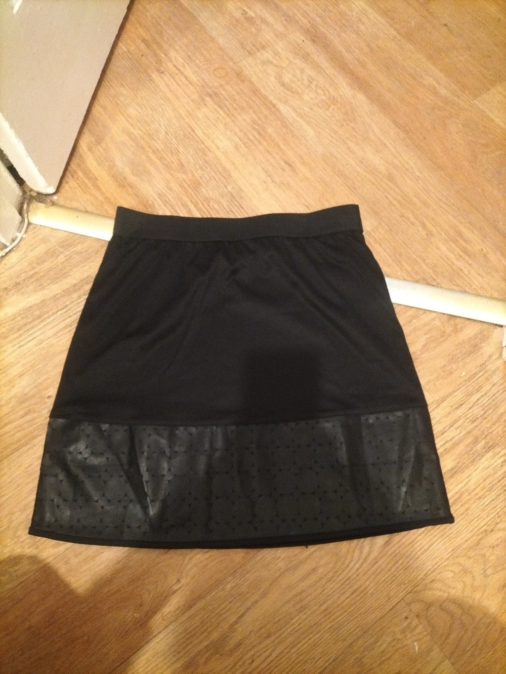 Ladies Miss & Trend Size 2 Black Elasticated Skirt
