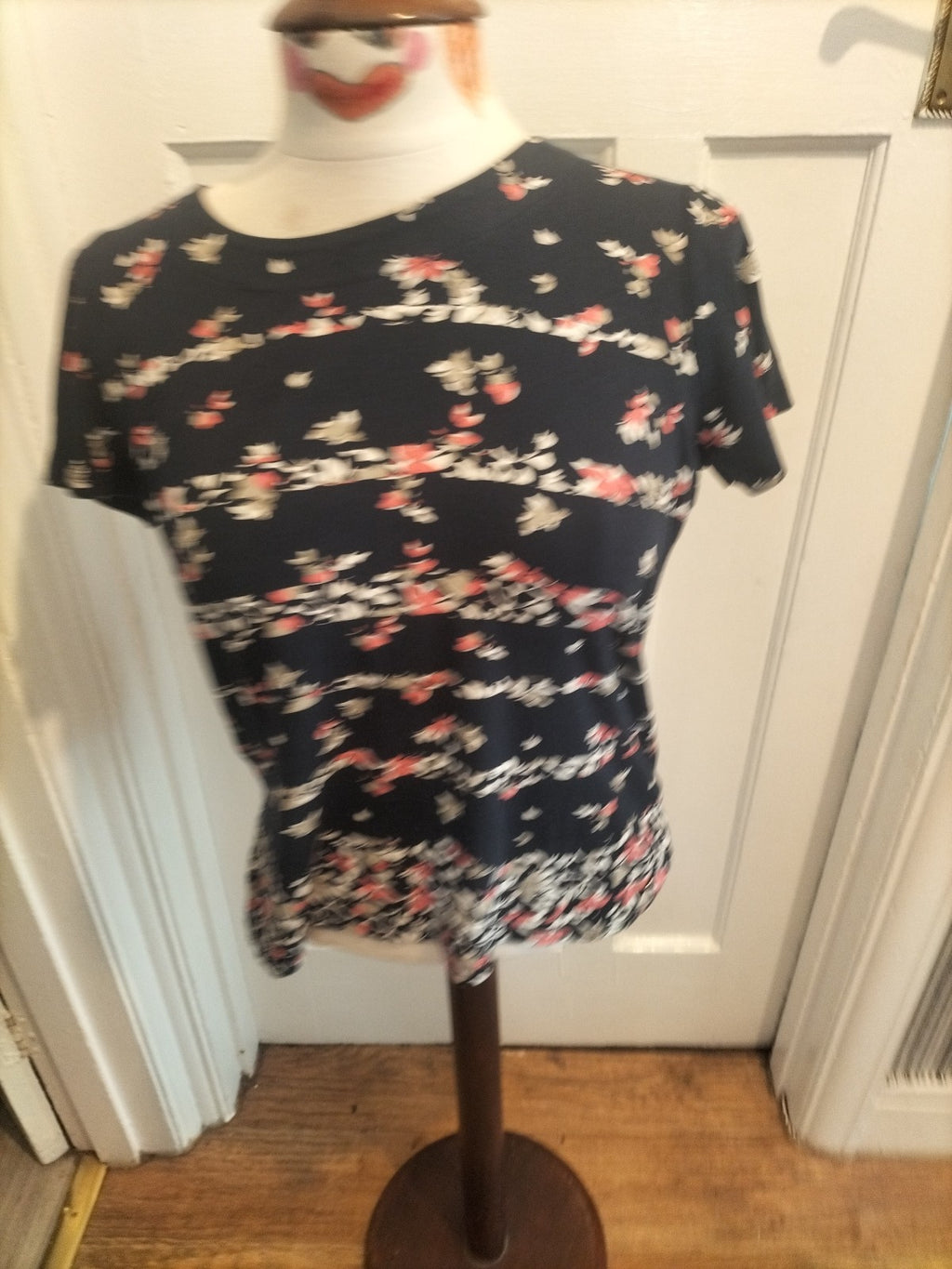 Ladies Maine Size 14 Black Floral Short Sleeved Tshirt
