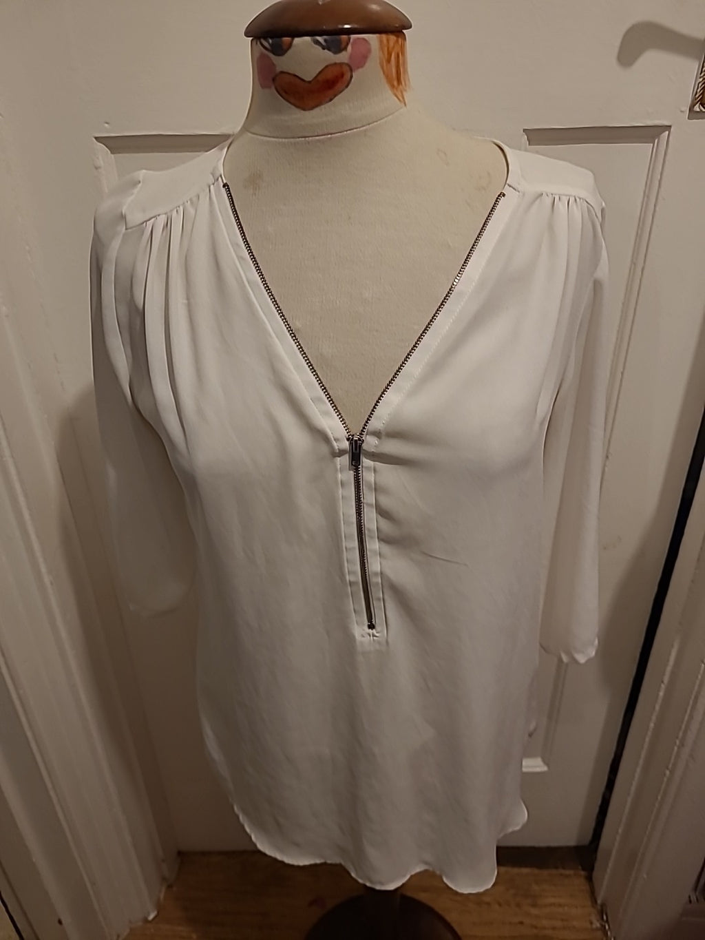 Ladies Select Size 6 White Front Zip Blouse