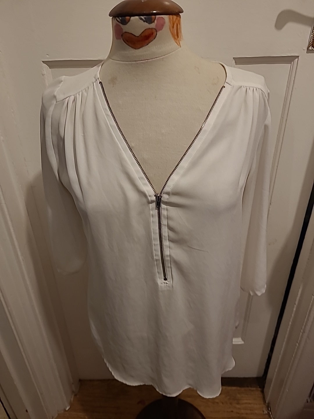 Ladies Select Size 6 White Front Zip Blouse