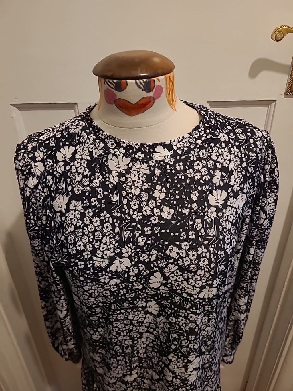 Ladies Peacocks Size 12 Black White Floral Long Sleeved Dress