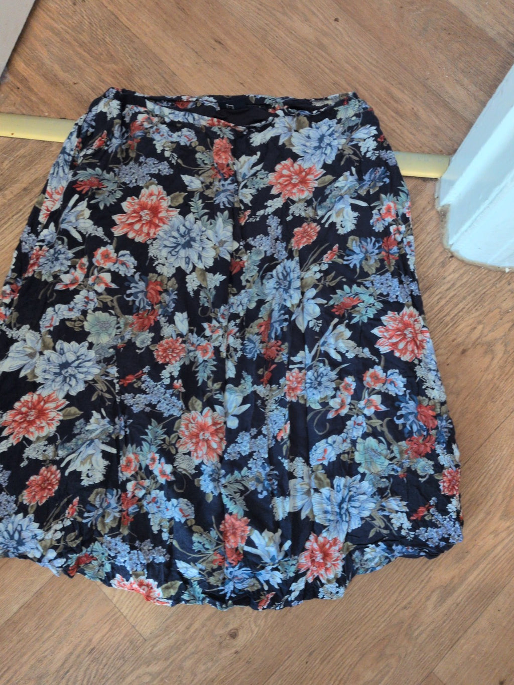 Carr Westley 18 Navy Floral Elasticated Skirt Midi