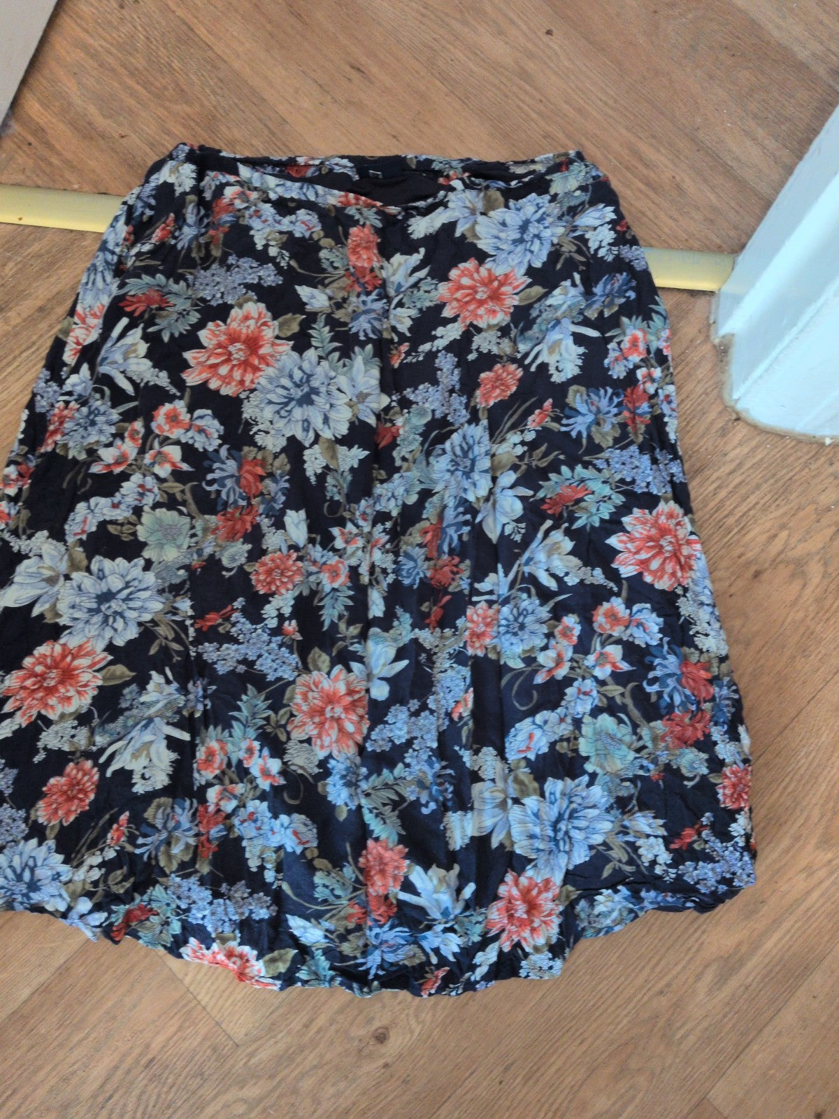 Carr Westley 18 Navy Floral Elasticated Skirt Midi