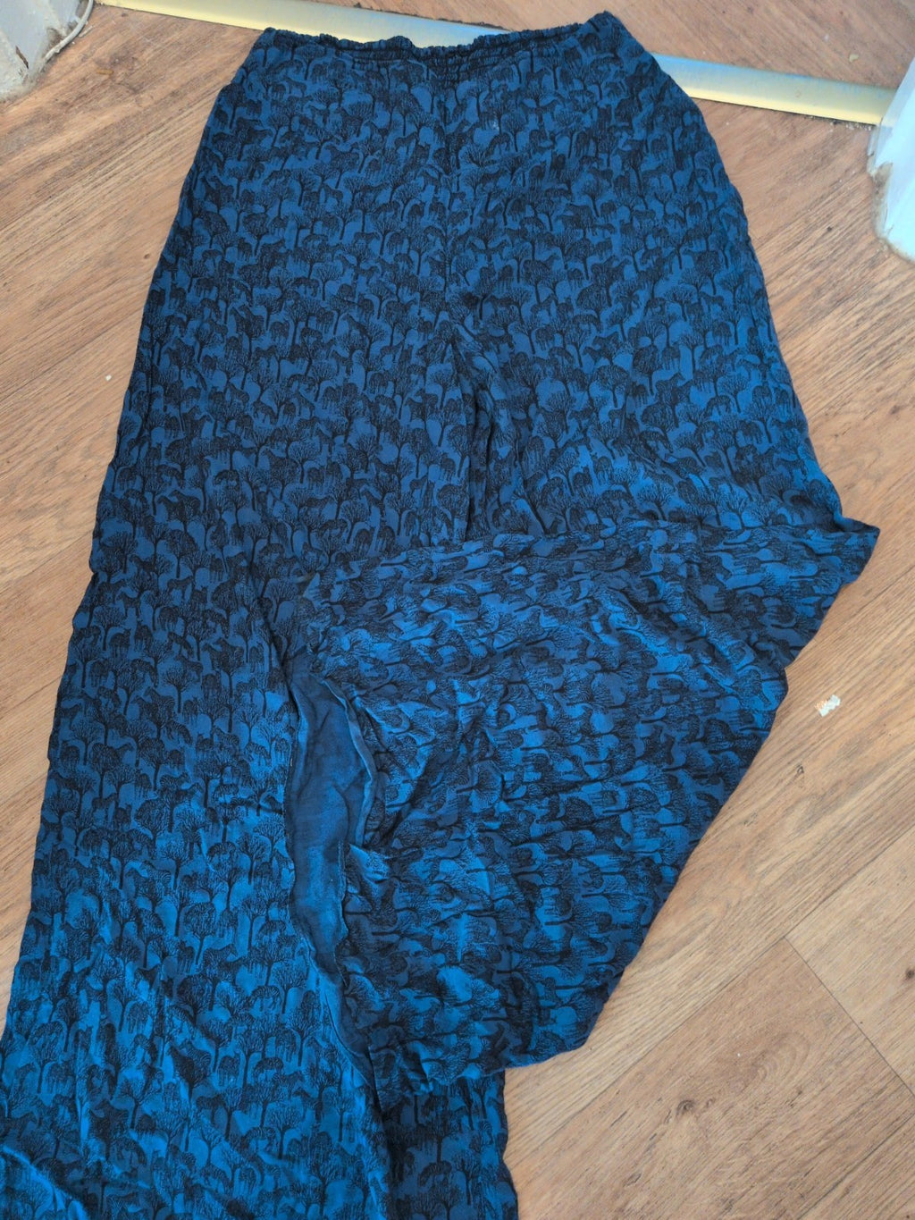 Ladies South Size 10 Navy And Black Zebra And Trees Pattern Trousers