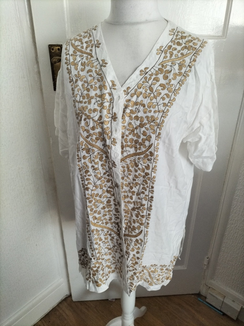 Ladies Java Size M White And Gold Buttoned Blouse