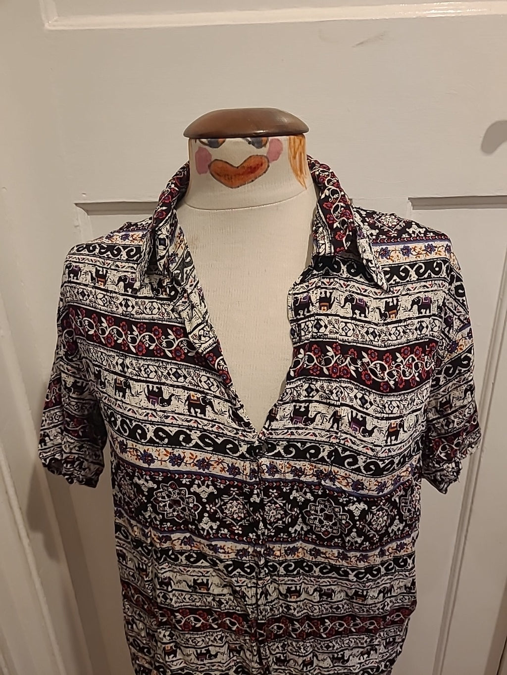Ladies Size 12 White Black Pattern Short Sleeve Blouse