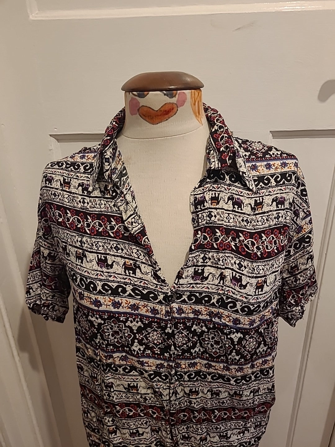 Ladies Size 12 White Black Pattern Short Sleeve Blouse
