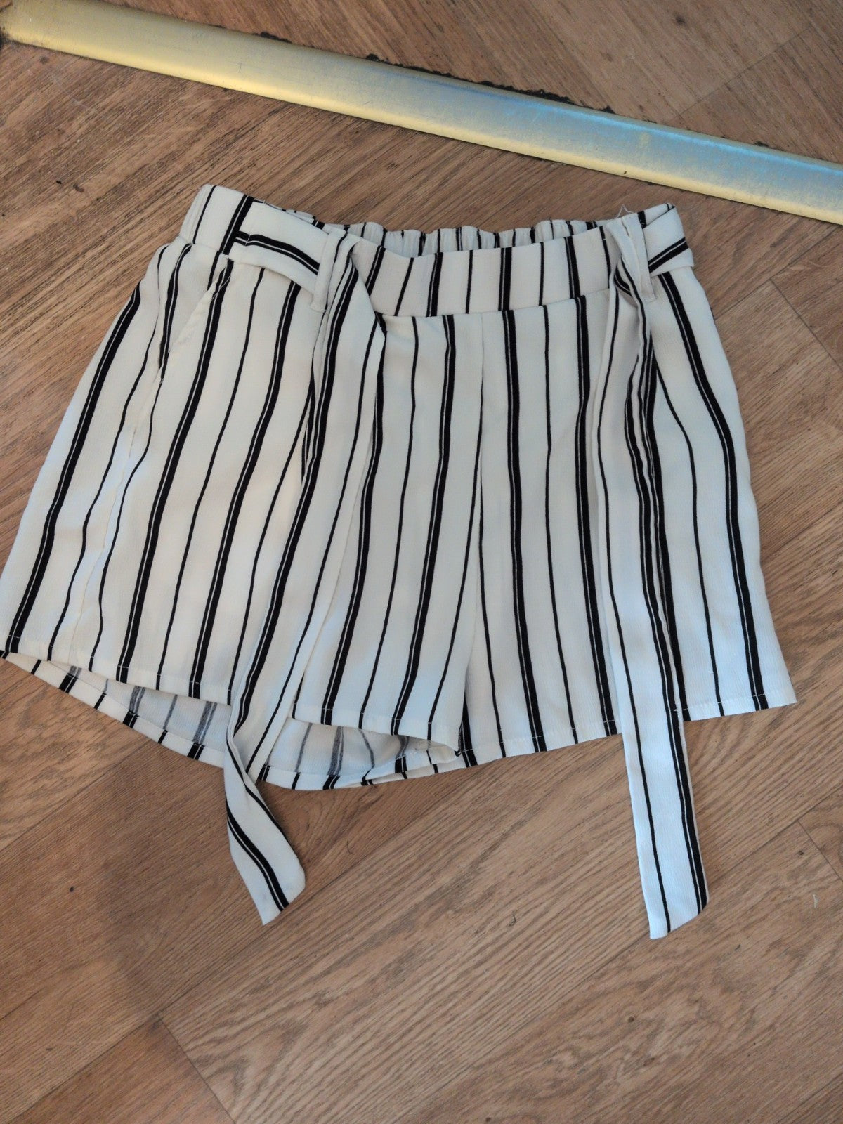 New Look 10 White With Black Stripes Shorts
