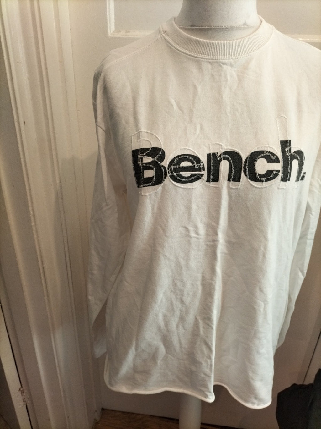 Mens Bench Size XL White Print Long Sleeve T-shirt